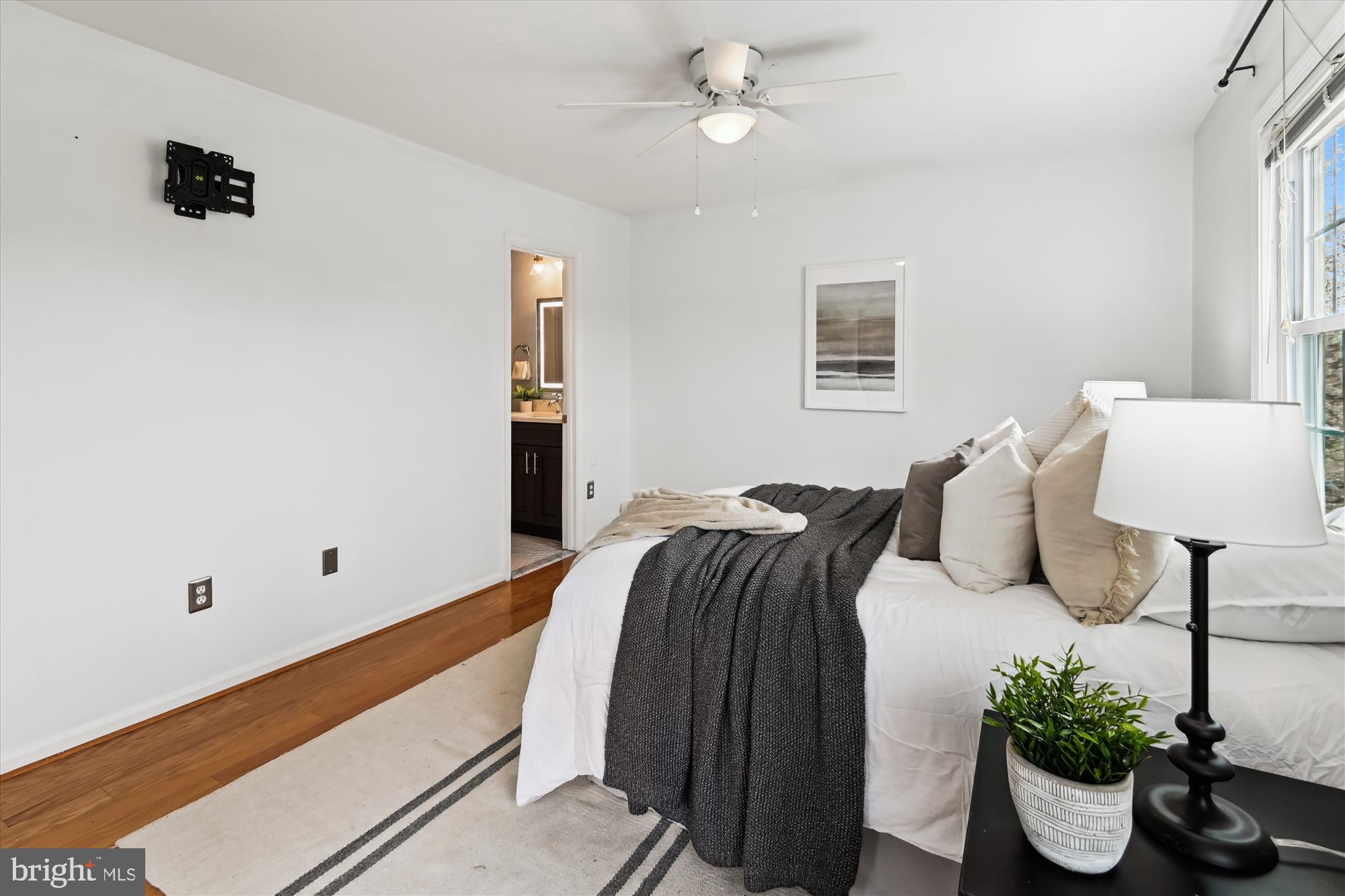 CROFTON MEWS CONDO - Residential