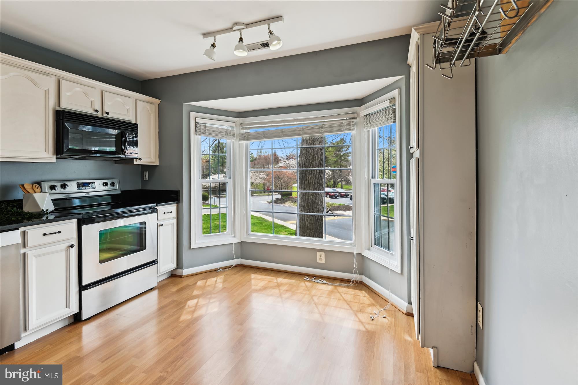 CROFTON MEWS CONDO - Residential