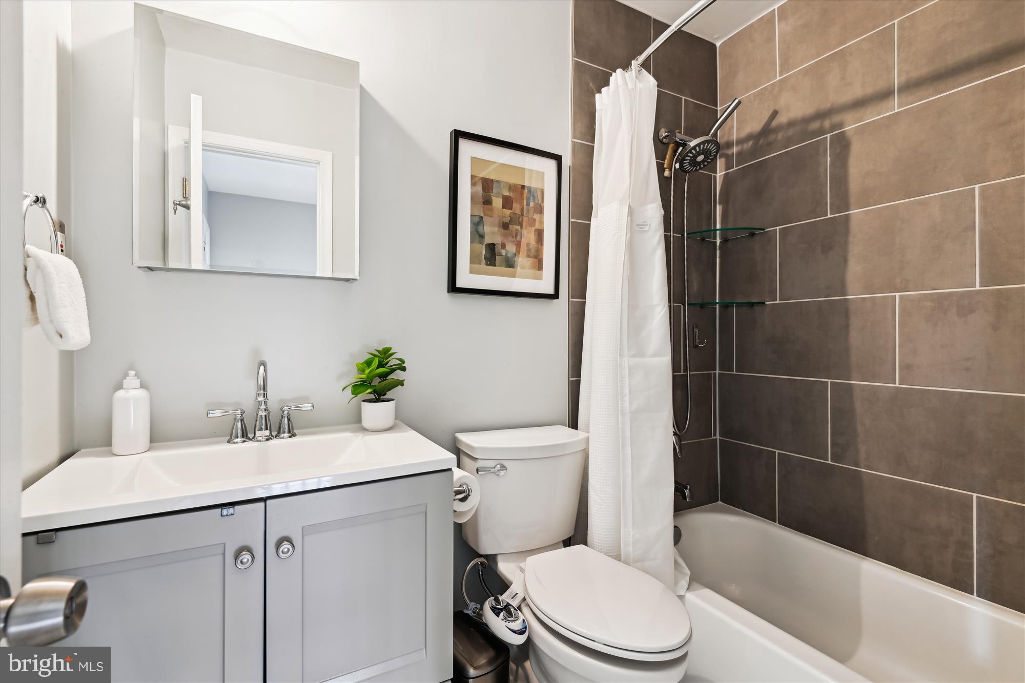 CROFTON MEWS CONDO - Residential