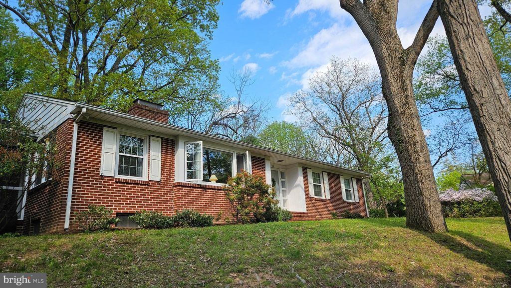 Photo of 42 Sherwood Road, COCKEYSVILLE, MD 21030 (MLS # MDBC2160878)