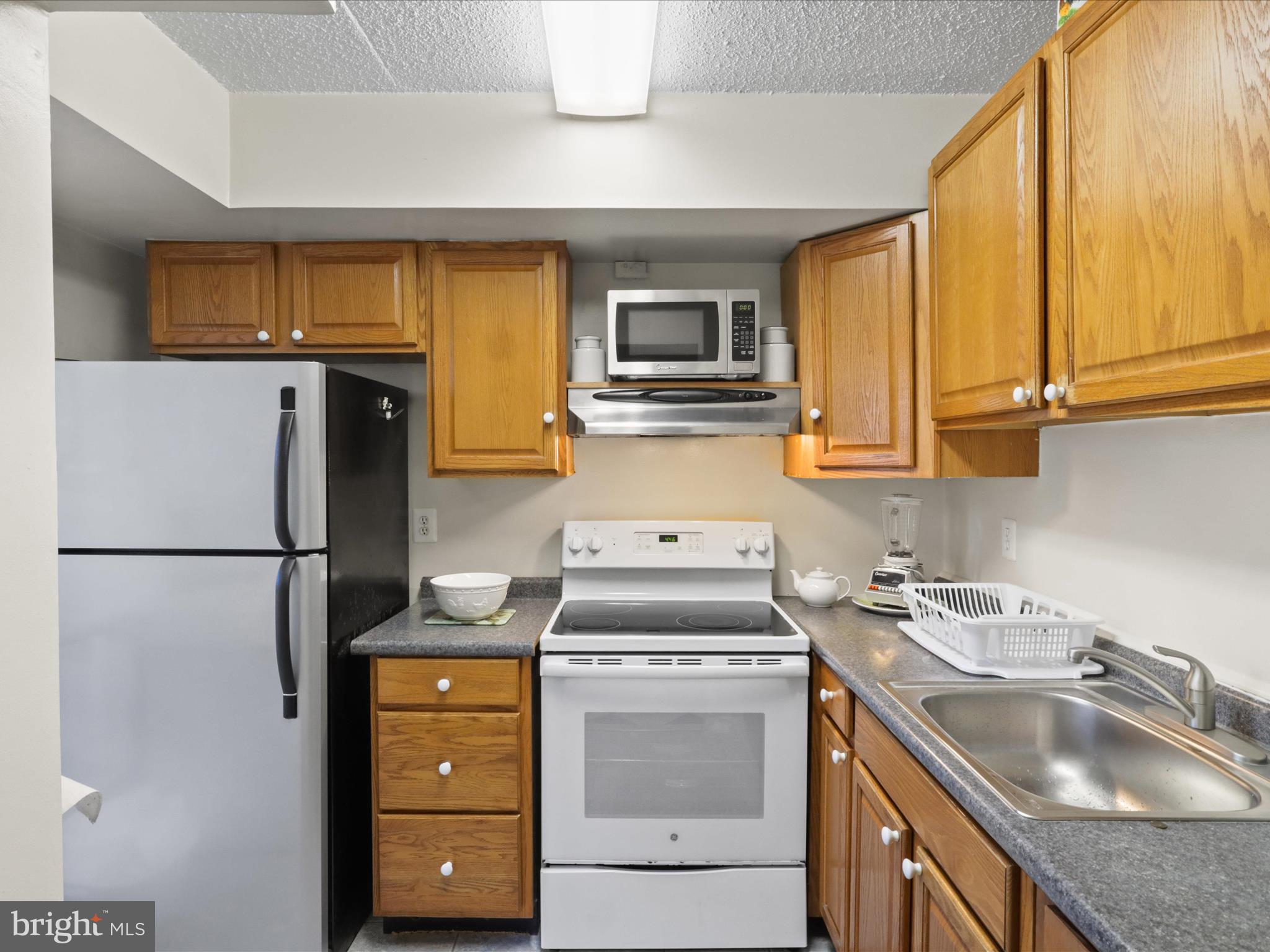 8607 VILLAGE WAY D 07/8607D