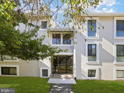 Condo For Sale - 8607 Village Way #07/8607D<br/> ALEXANDRIA, VA 22309