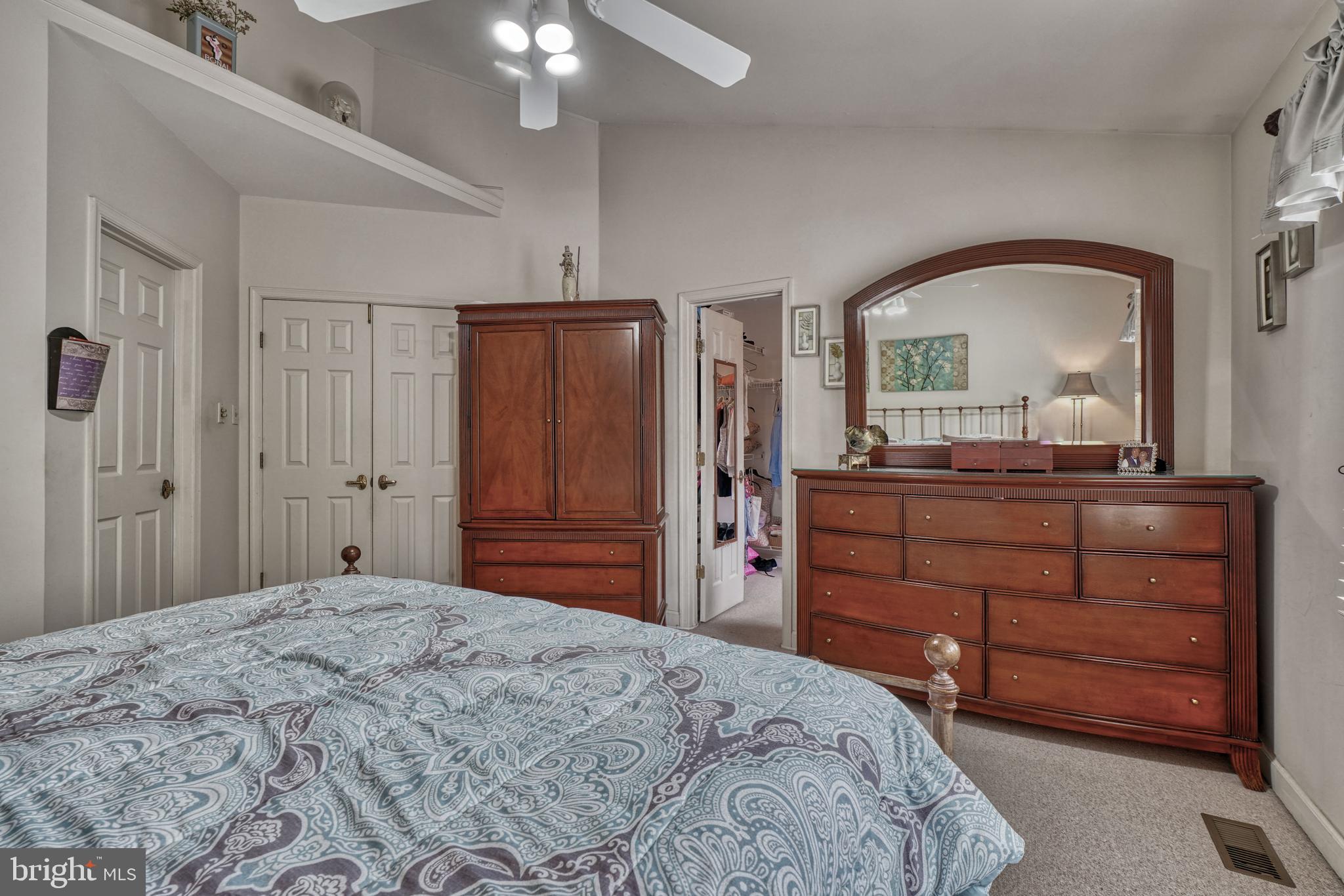 SUMMIT CHASE - Residential