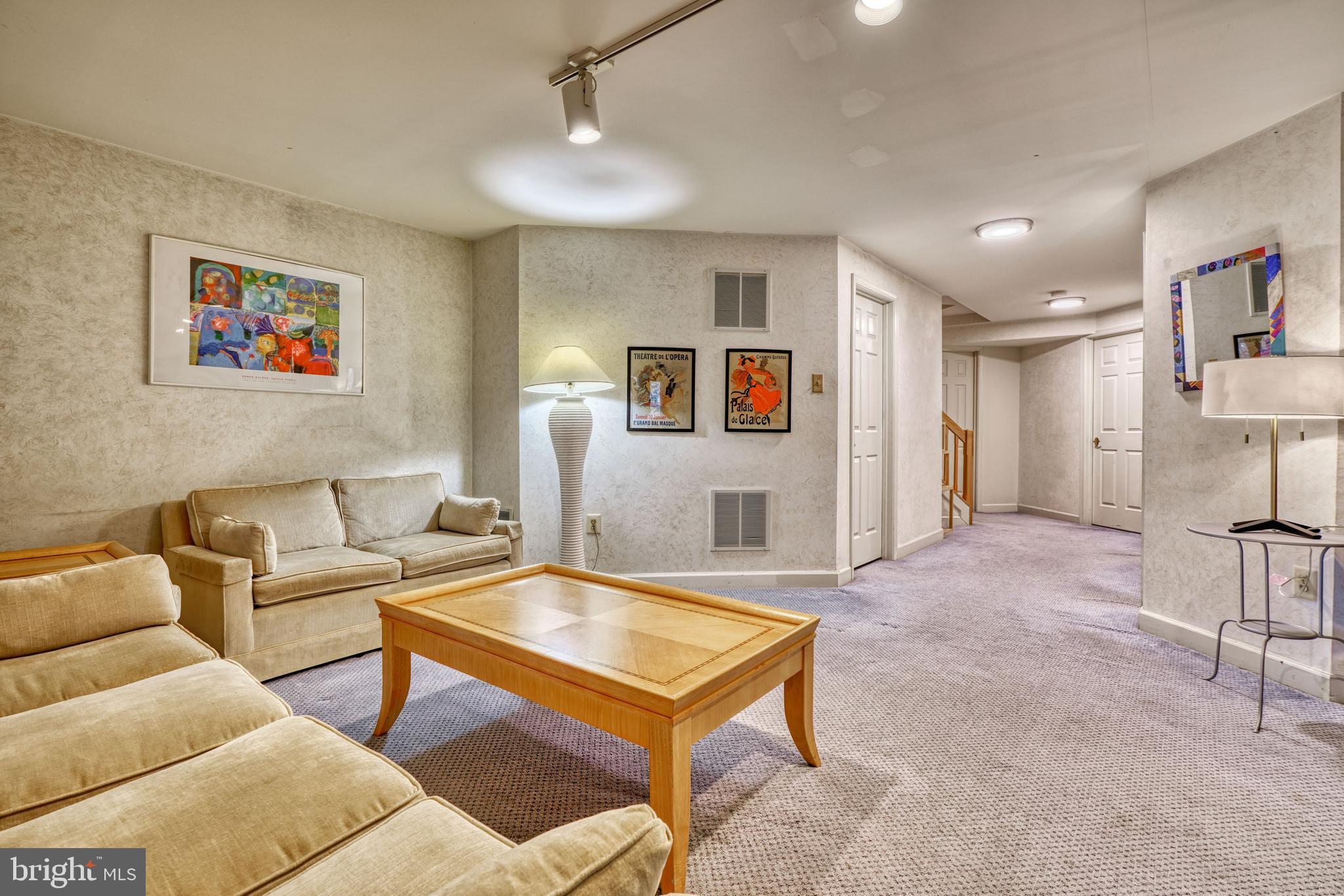 SUMMIT CHASE - Residential