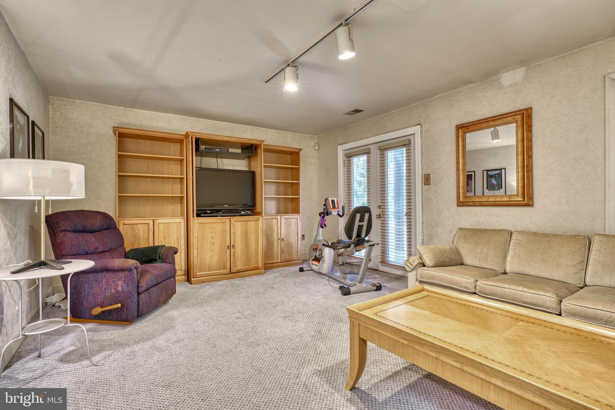 SUMMIT CHASE - Residential