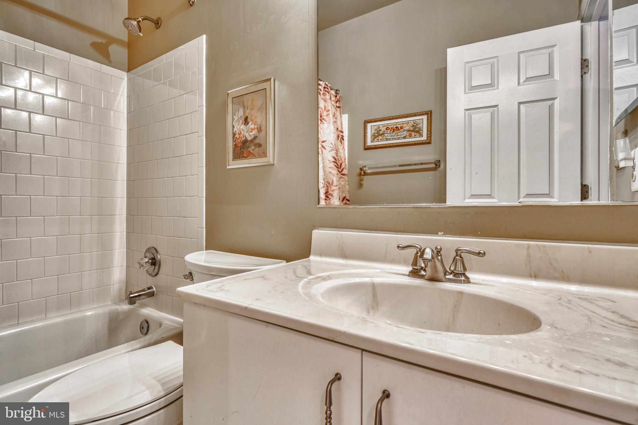 SUMMIT CHASE - Residential