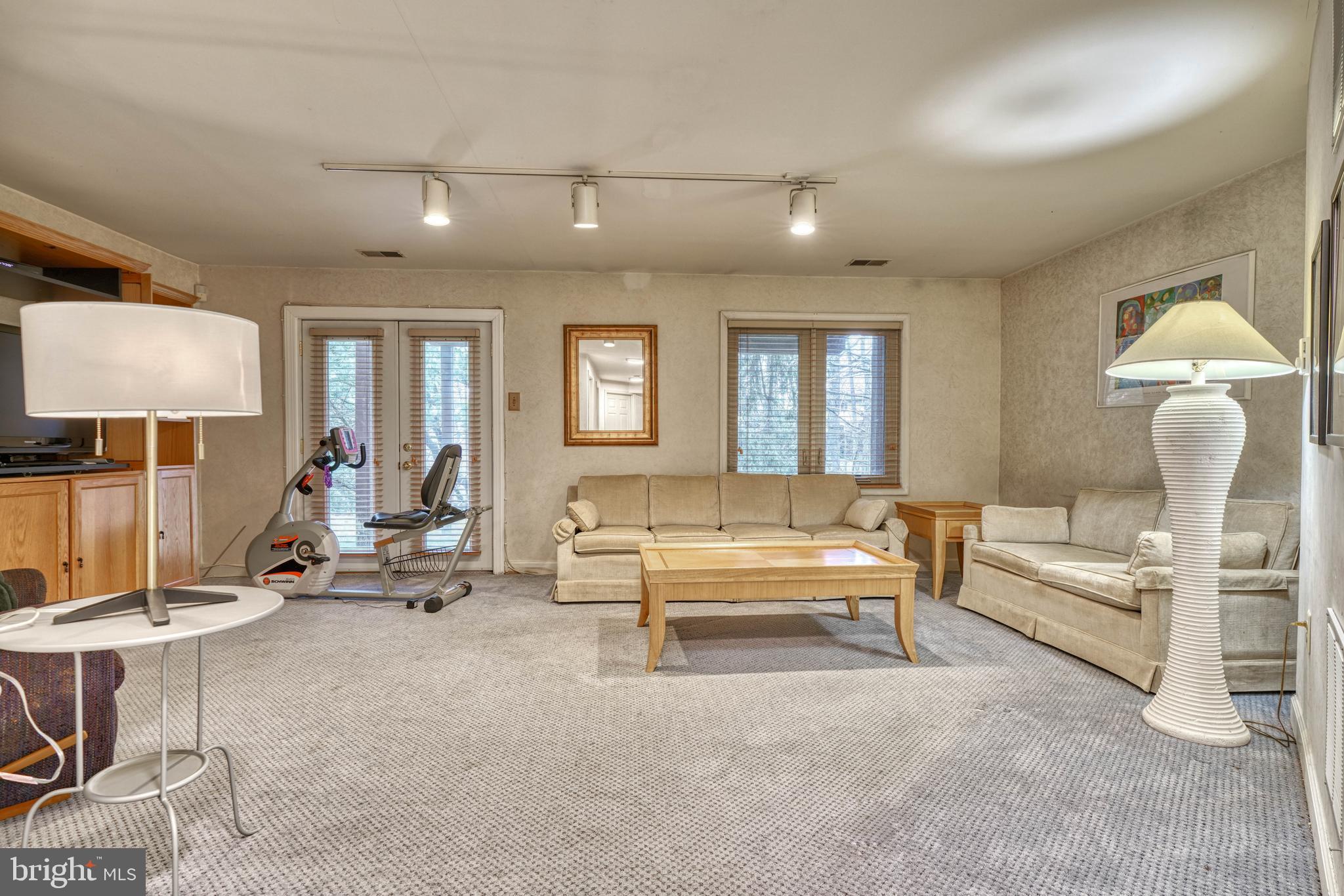 SUMMIT CHASE - Residential