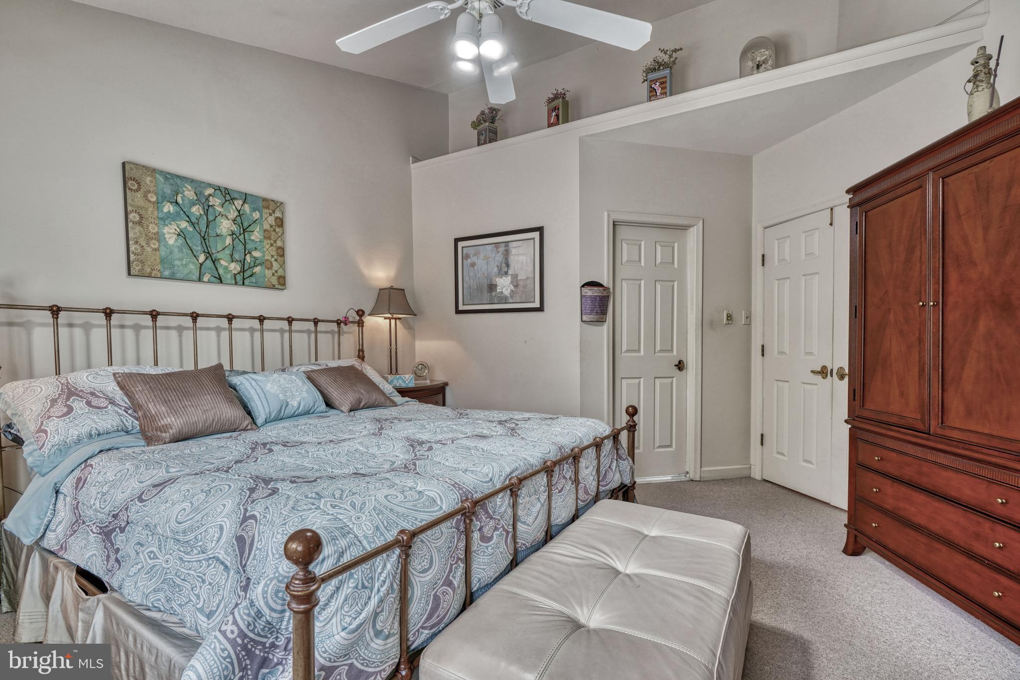 SUMMIT CHASE - Residential