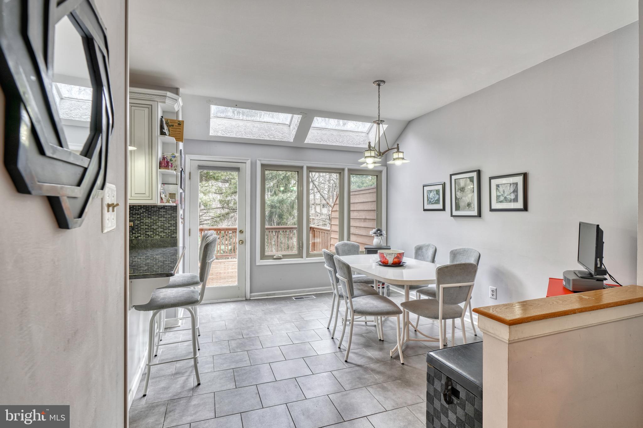 SUMMIT CHASE - Residential