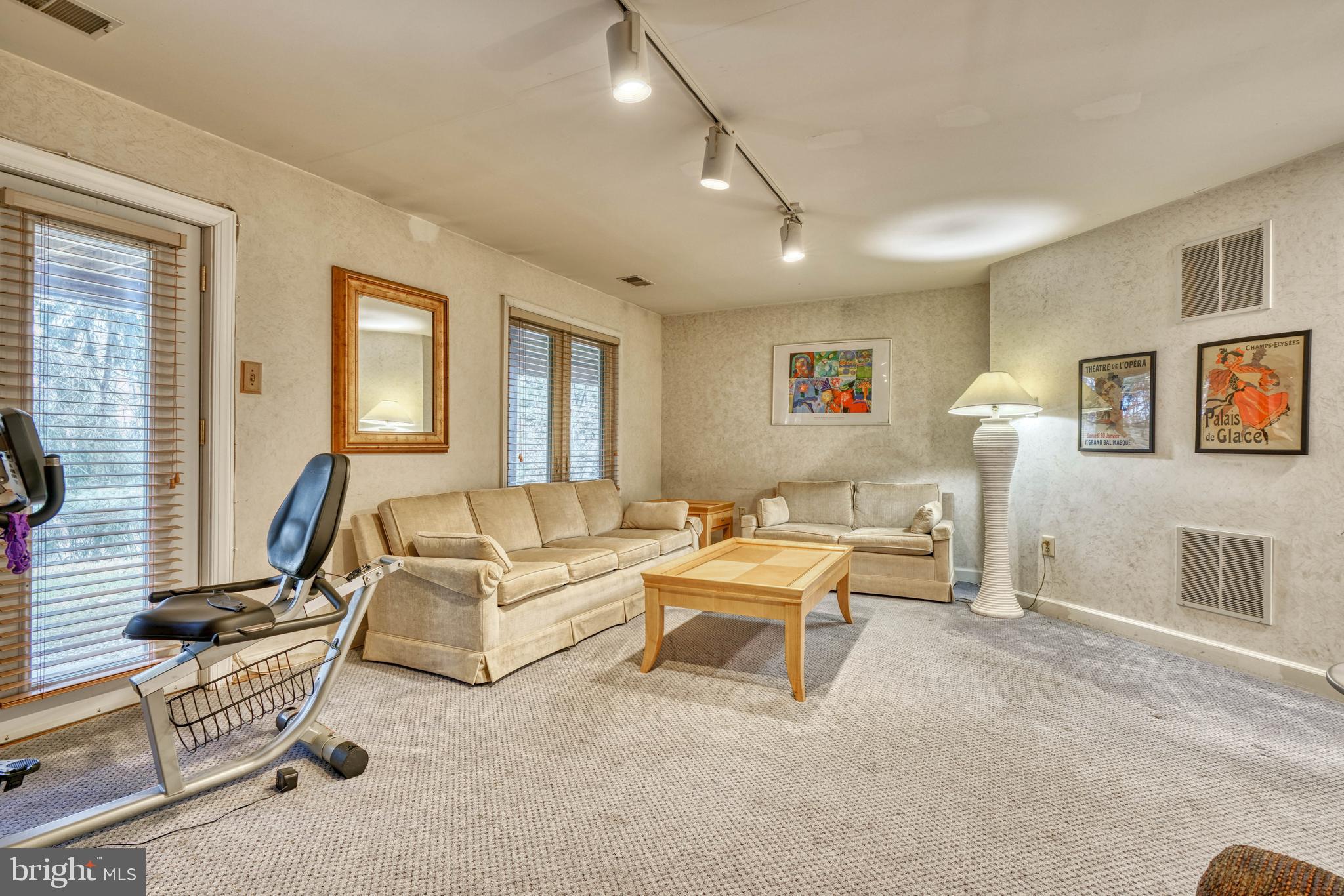 SUMMIT CHASE - Residential