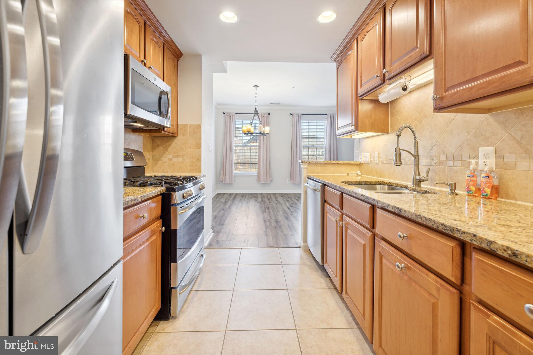 GATEWAY COMMONS - Residential Lease