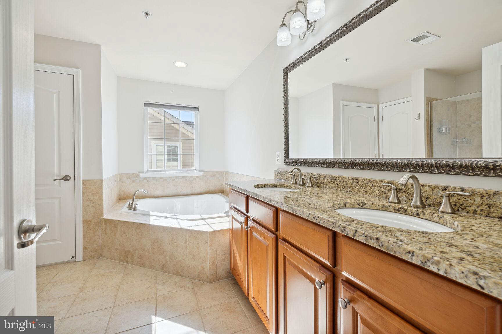 GATEWAY COMMONS - Residential Lease