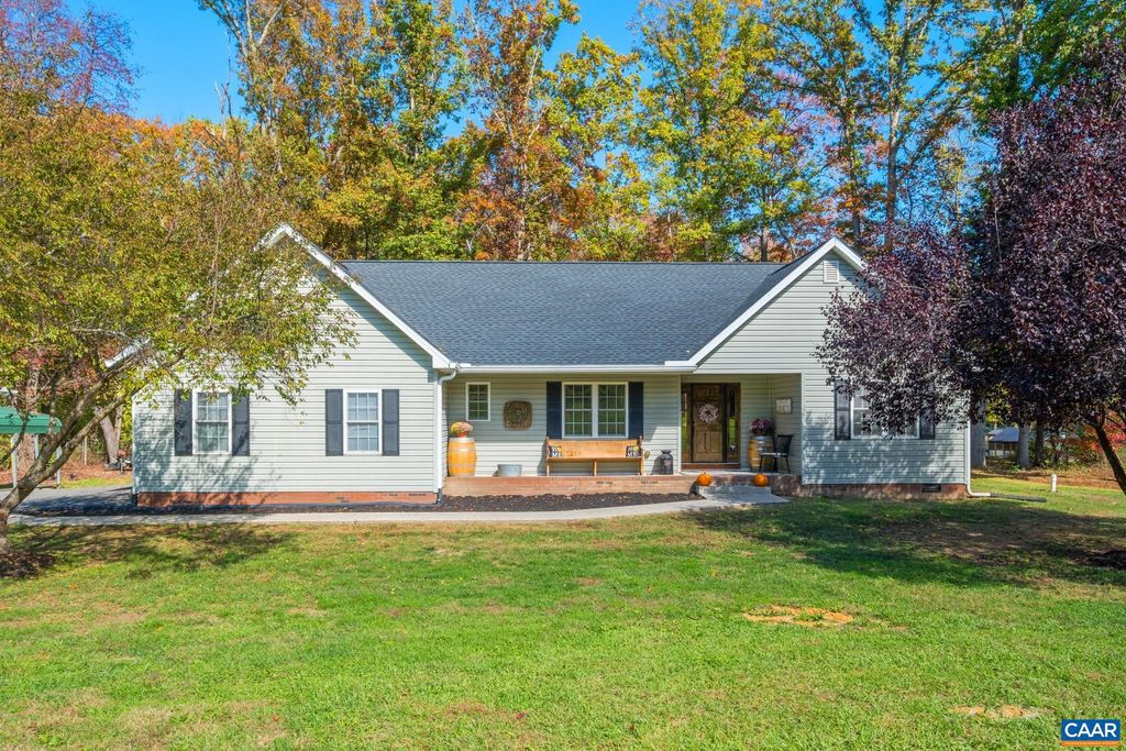 Photo of 1196 Howardsville Tpke, STUARTS DRAFT, VA 24477 (MLS # 670119)