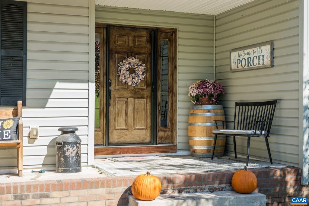 Photo of 1196 Howardsville Tpke, STUARTS DRAFT, VA 24477 (MLS # 670119)