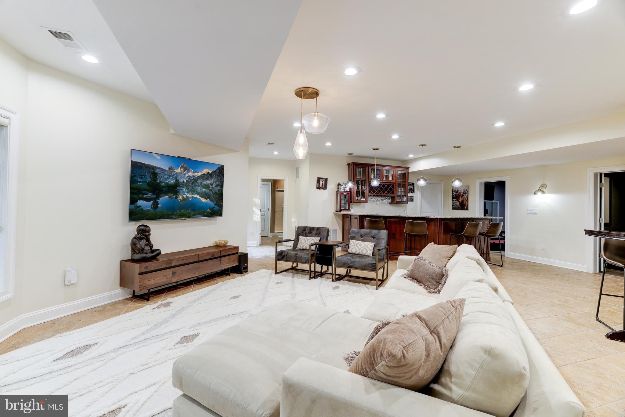 LANSDOWNE ON THE POTOMAC - Residential