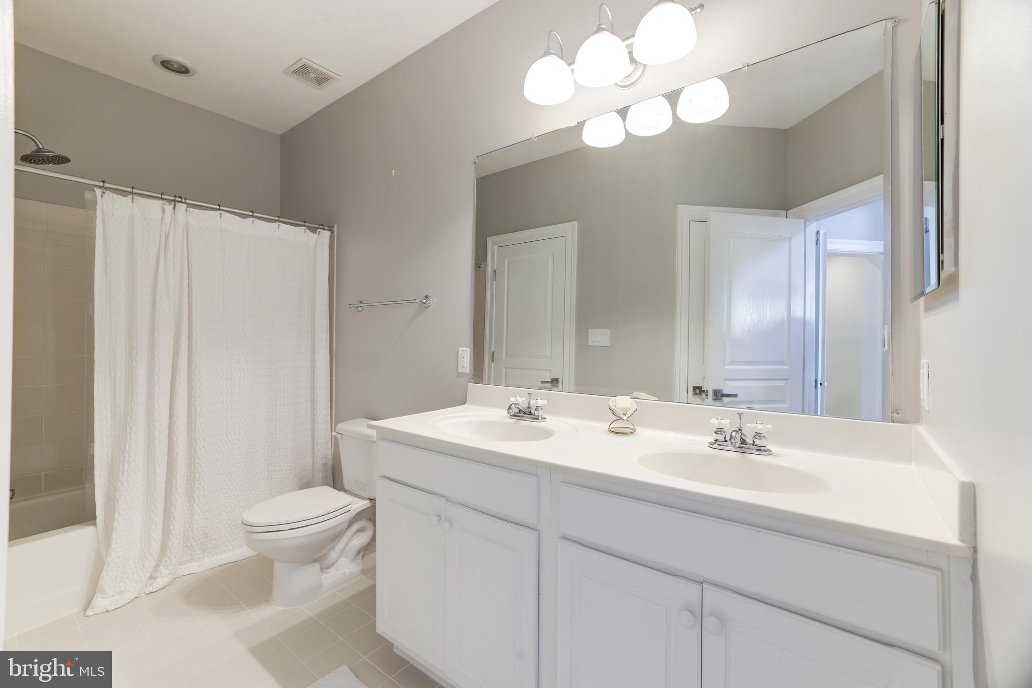 LANSDOWNE ON THE POTOMAC - Residential