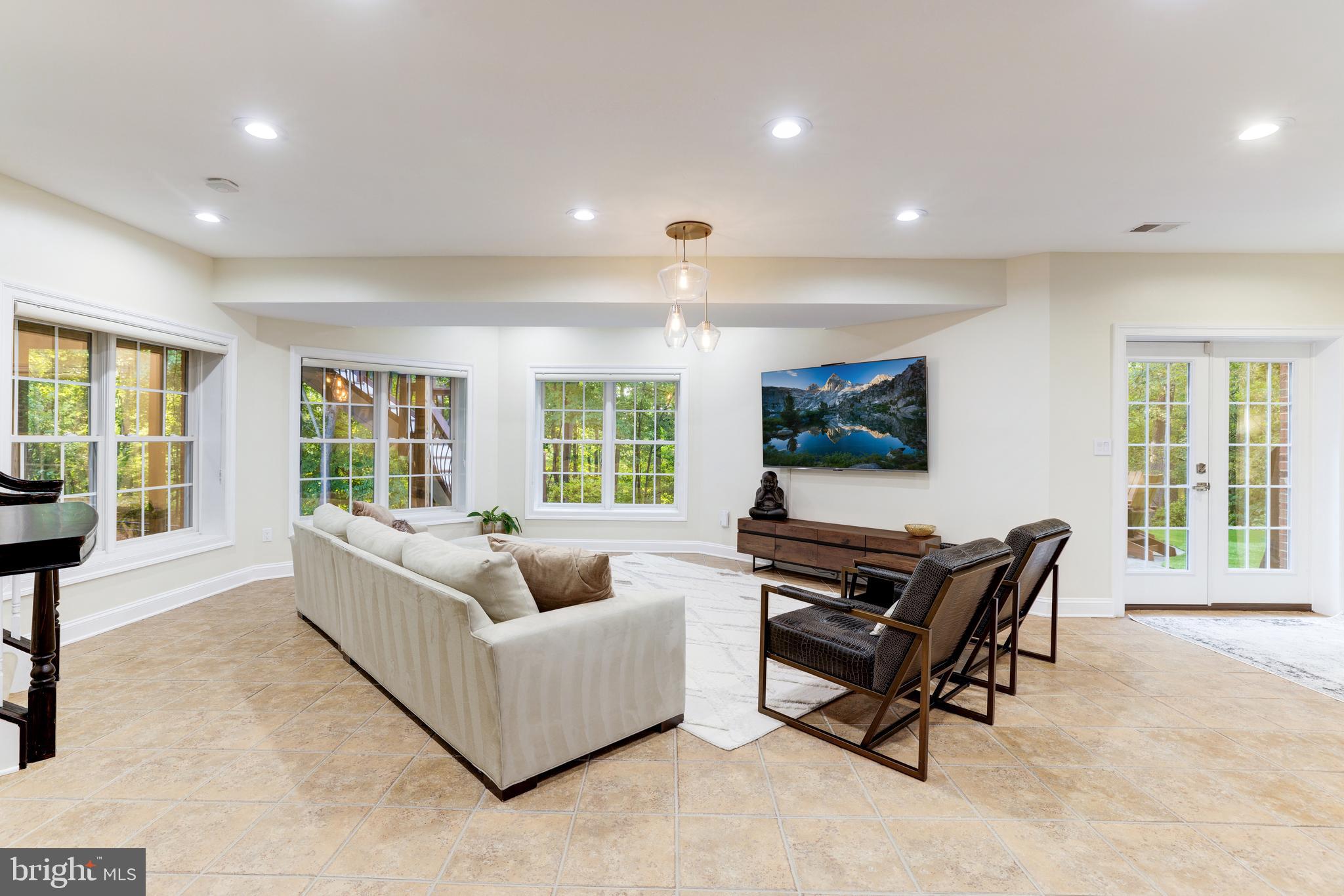 LANSDOWNE ON THE POTOMAC - Residential