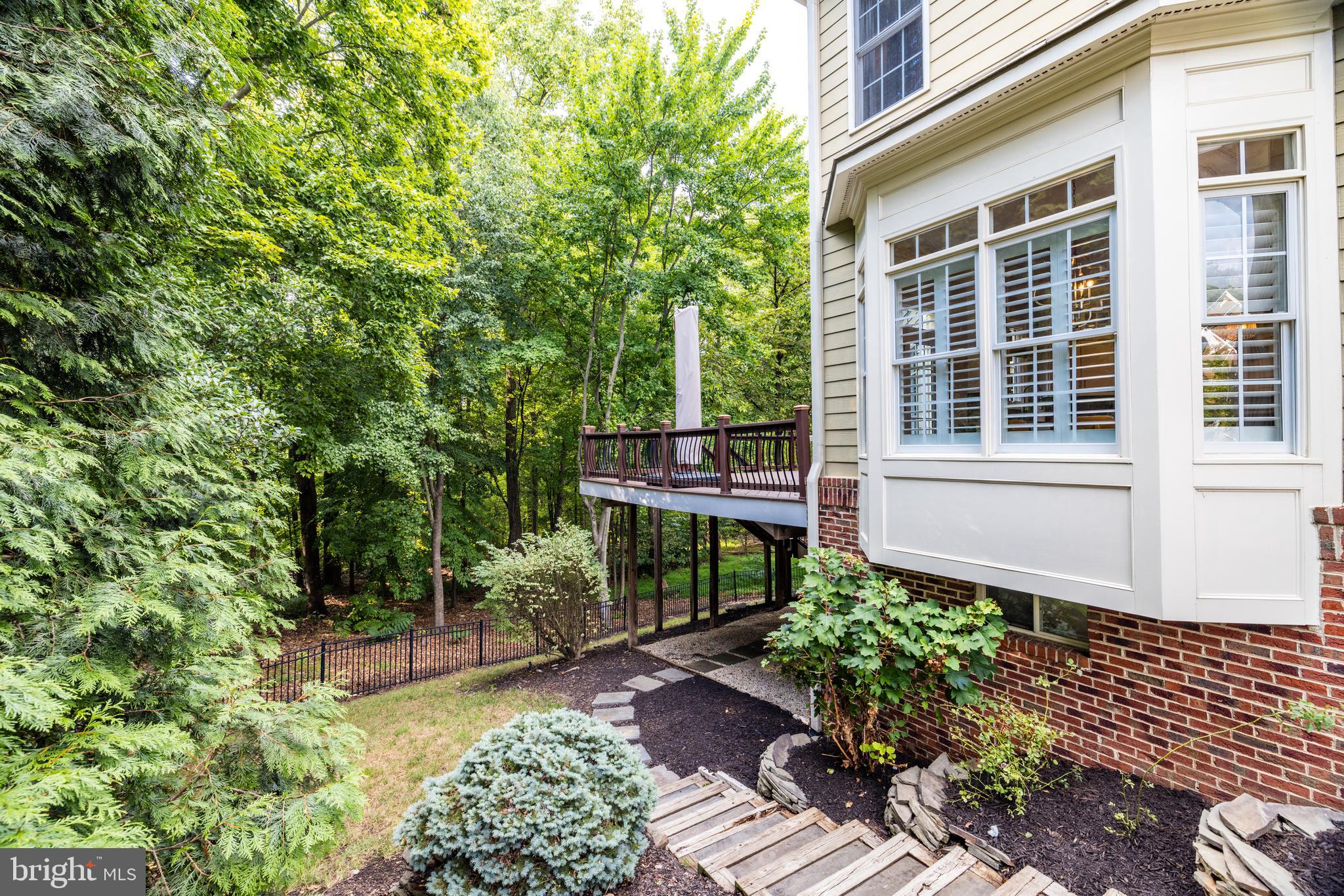 LANSDOWNE ON THE POTOMAC - Residential