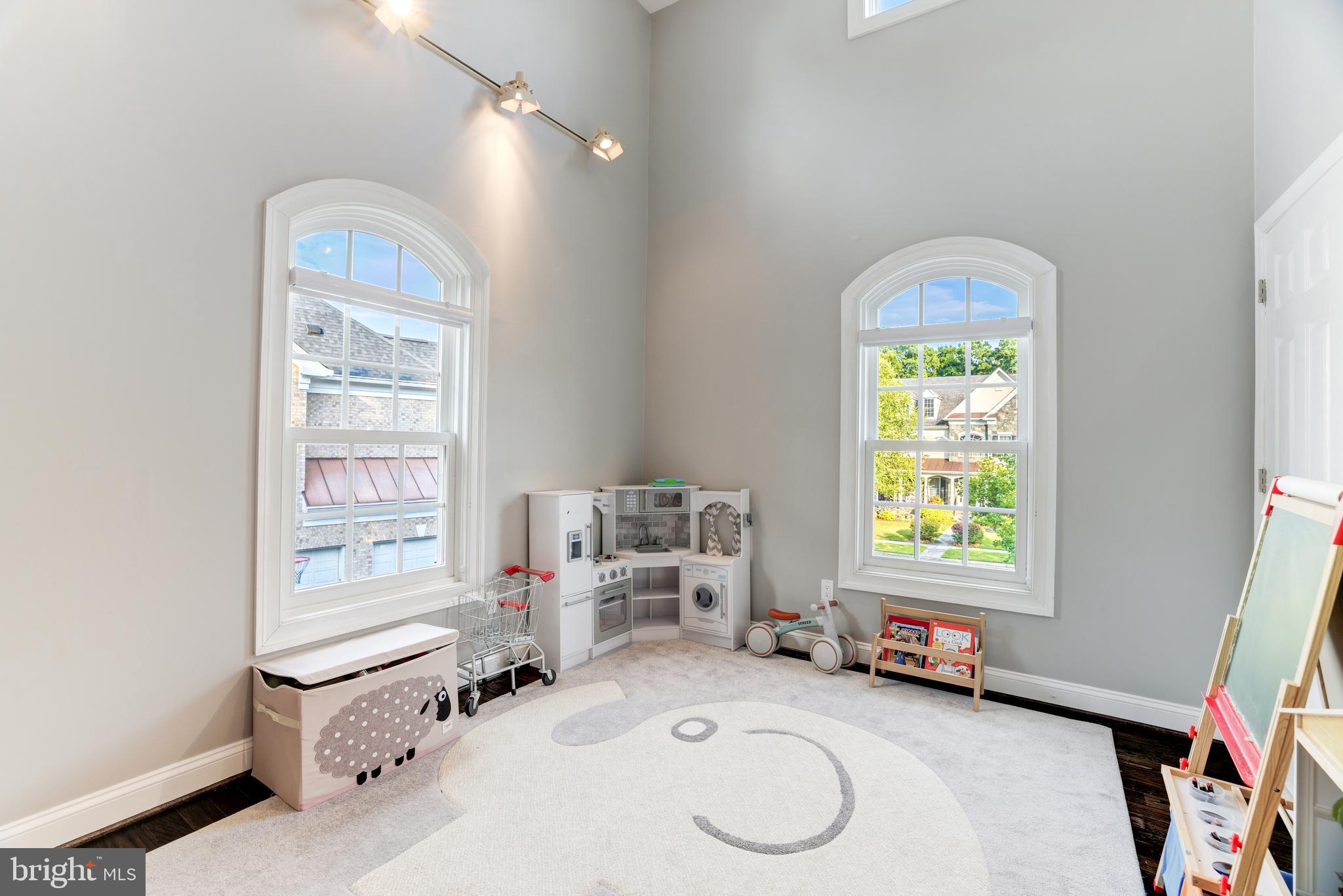 LANSDOWNE ON THE POTOMAC - Residential