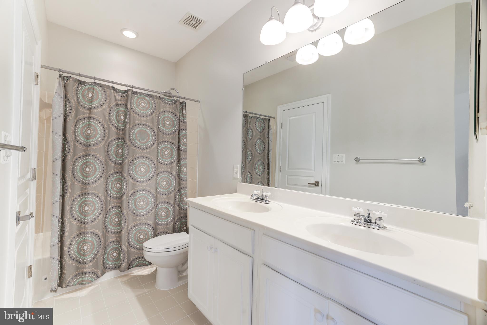 LANSDOWNE ON THE POTOMAC - Residential