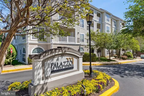4550 Strutfield Lane Unit 2203, Alexandria, VA MLS: VAAX2044716