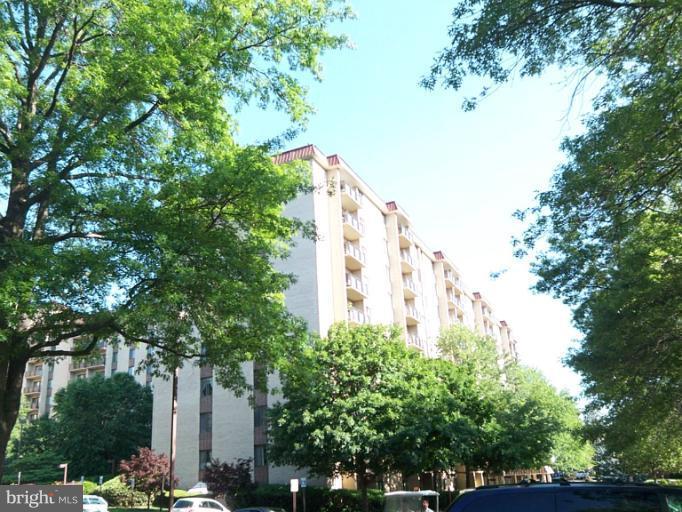 WOODLAKE TOWERS - Residential Lease