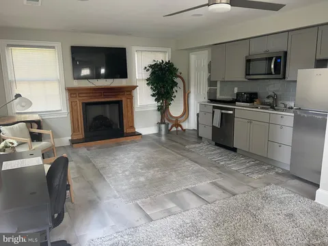 7703 Newcastle Drive, Annandale, VA MLS: VAFX2222228