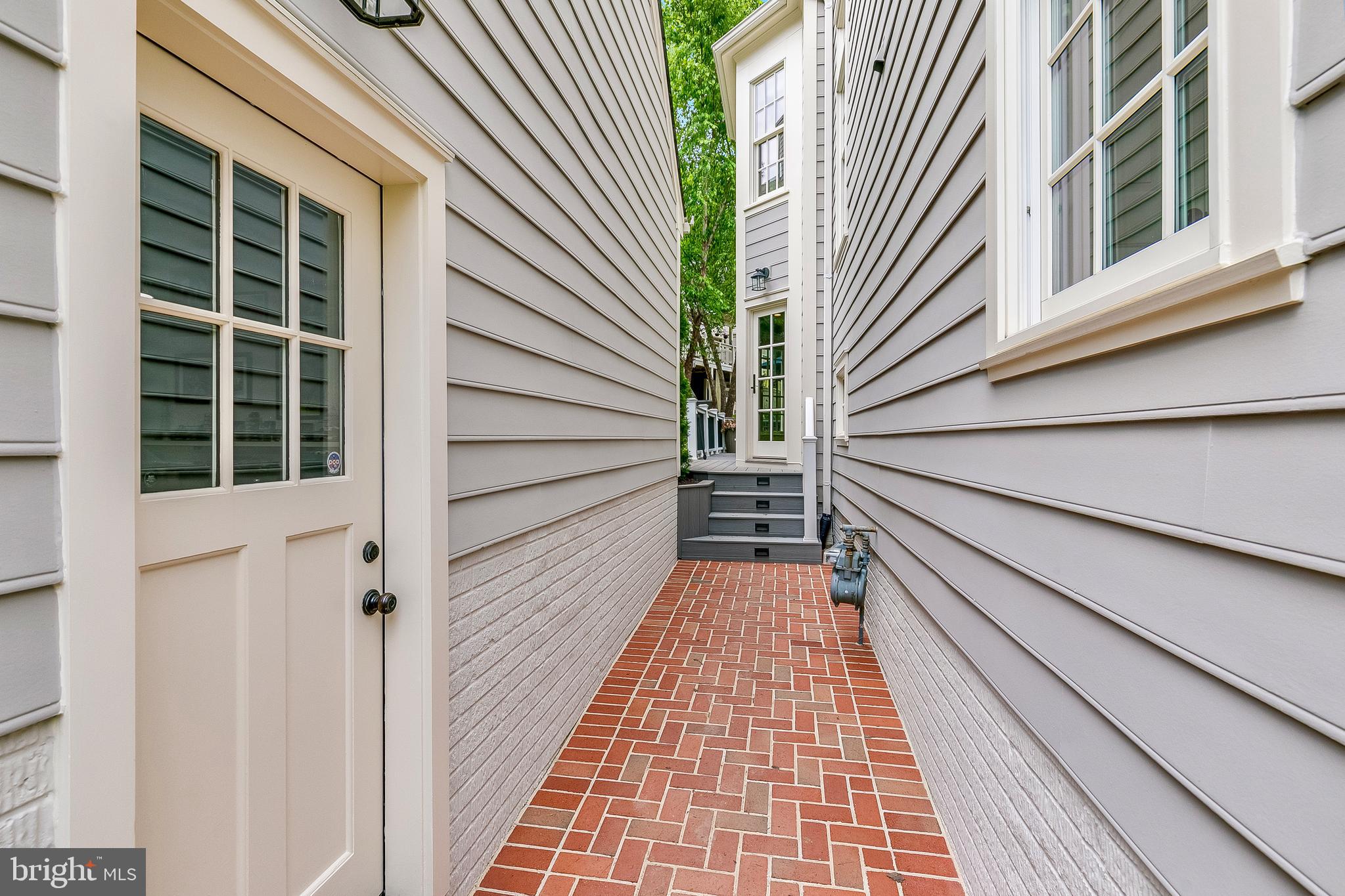 QUAKER HILL - Residential