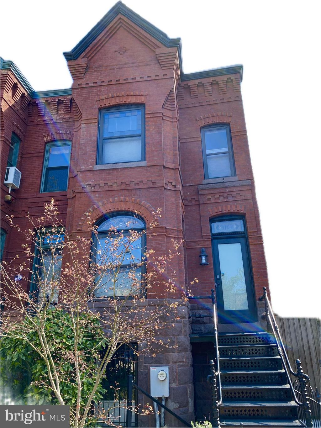 listing image 0