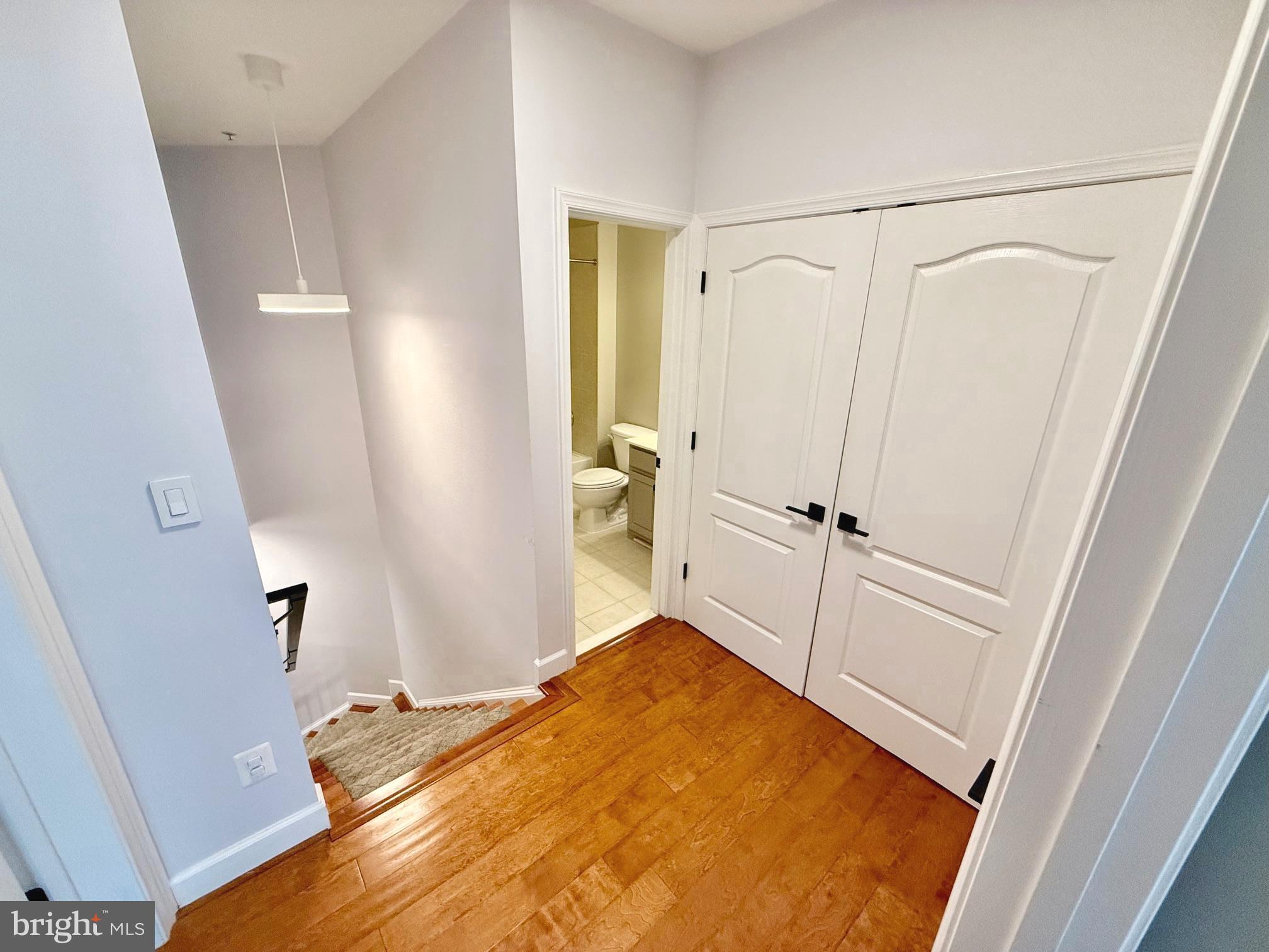 BUCKINGHAM STATION - Residential Lease