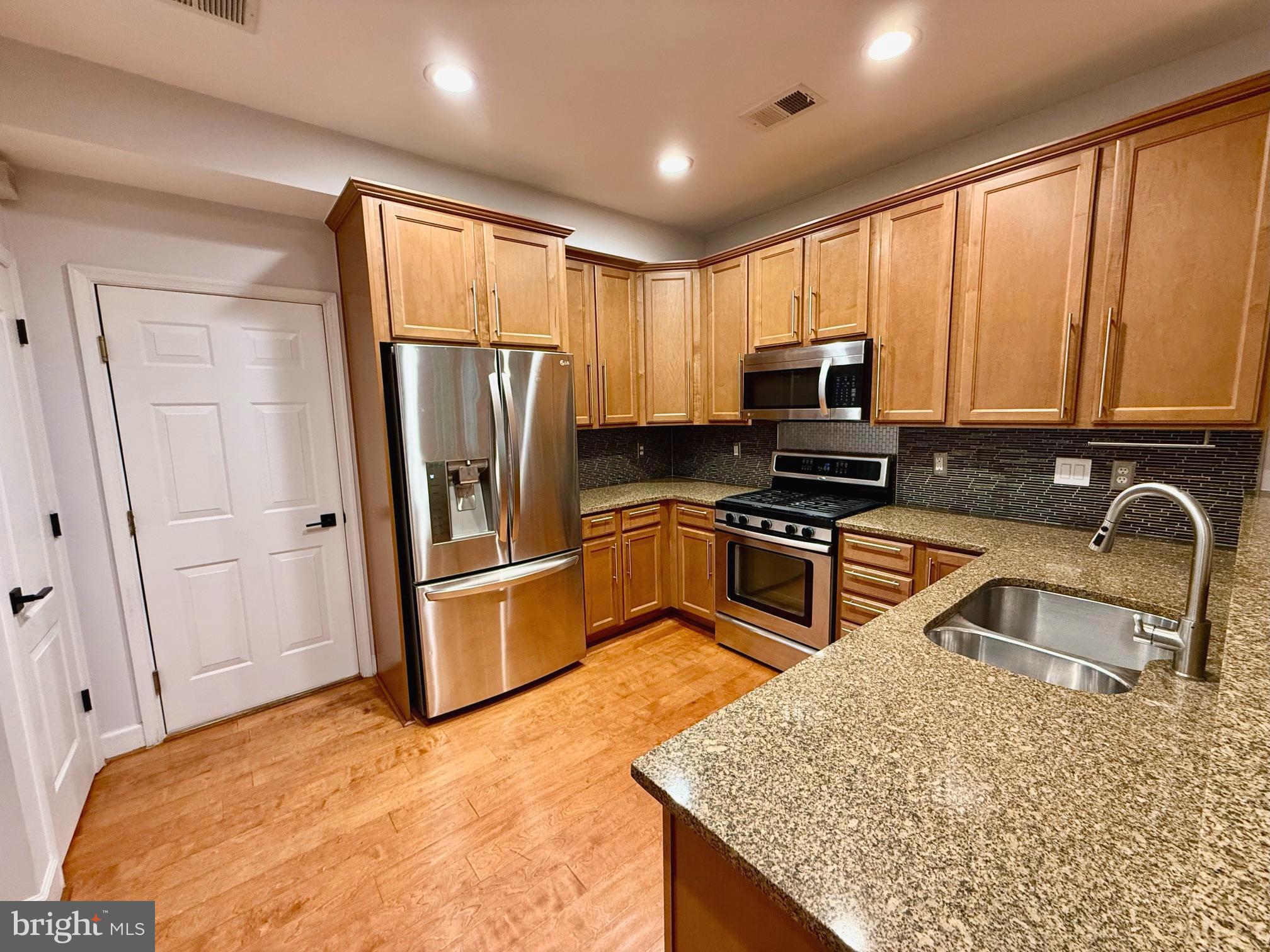 BUCKINGHAM STATION - Residential Lease