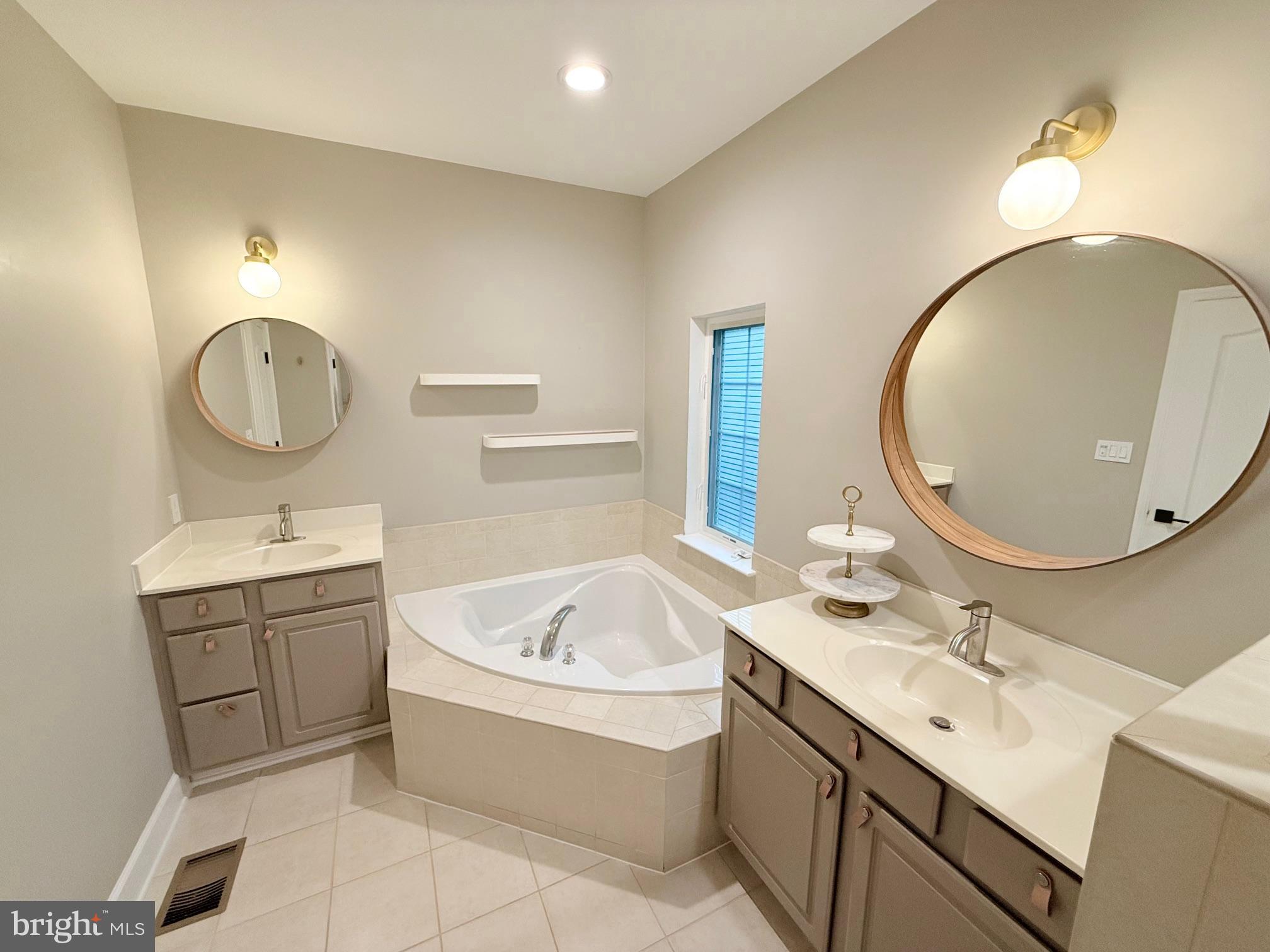 BUCKINGHAM STATION - Residential Lease