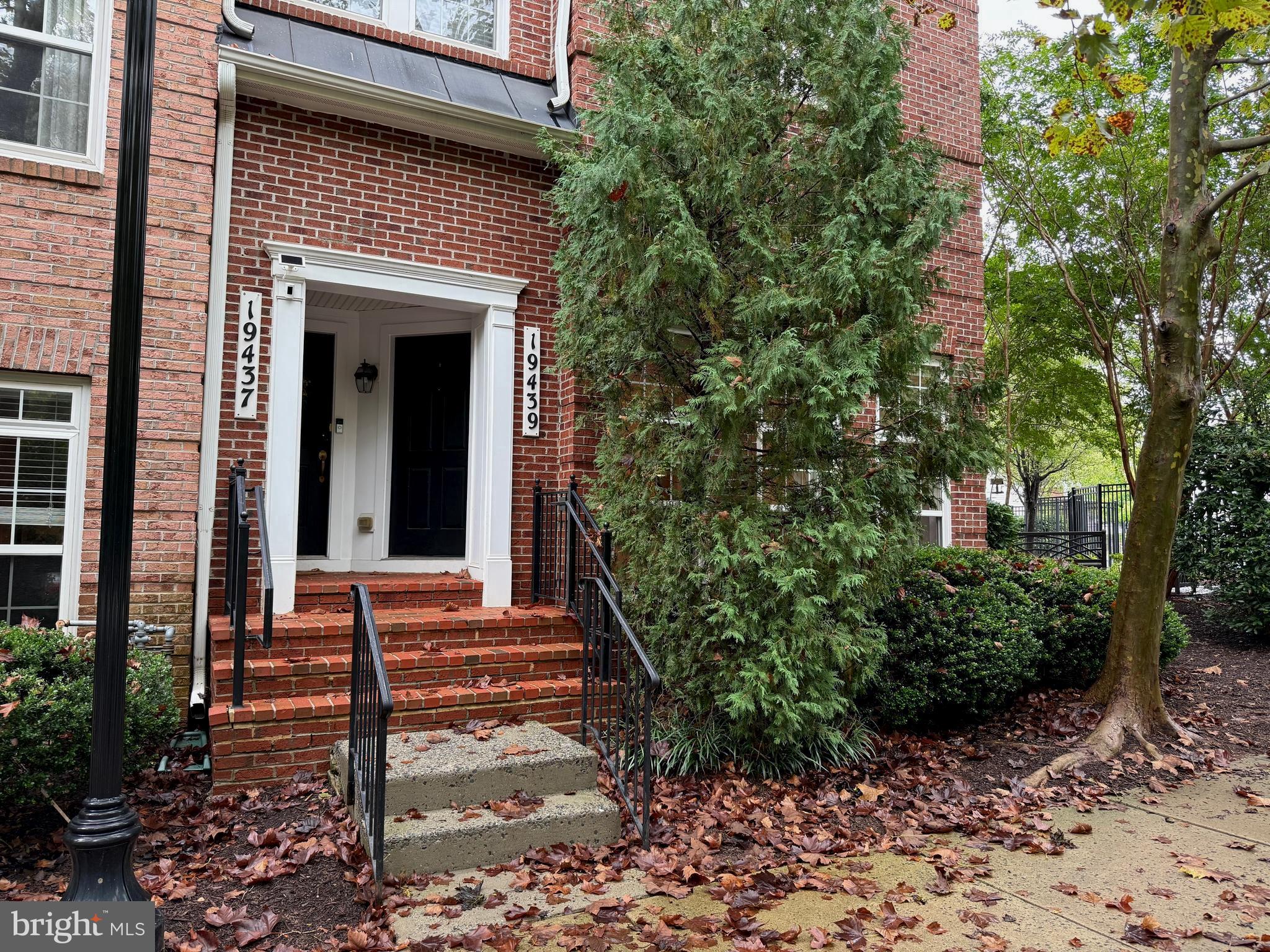 BUCKINGHAM STATION - Residential Lease