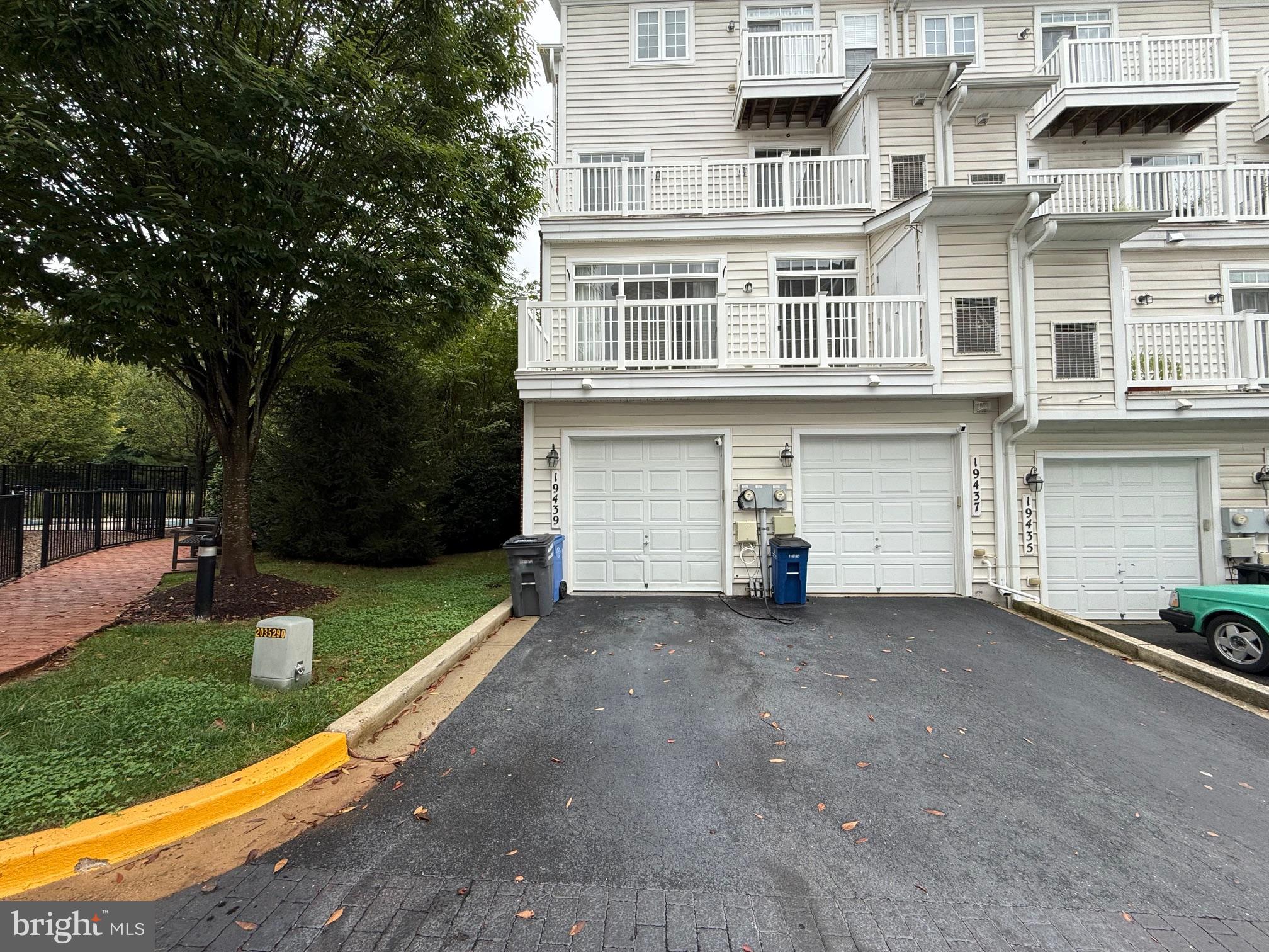 BUCKINGHAM STATION - Residential Lease