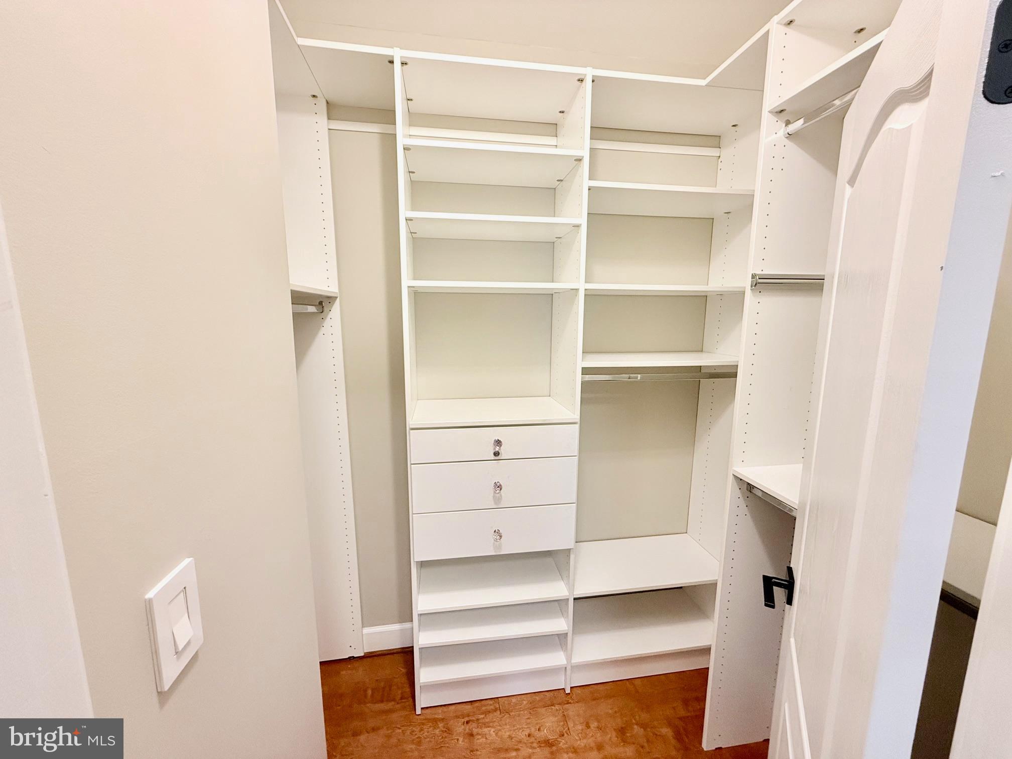 BUCKINGHAM STATION - Residential Lease