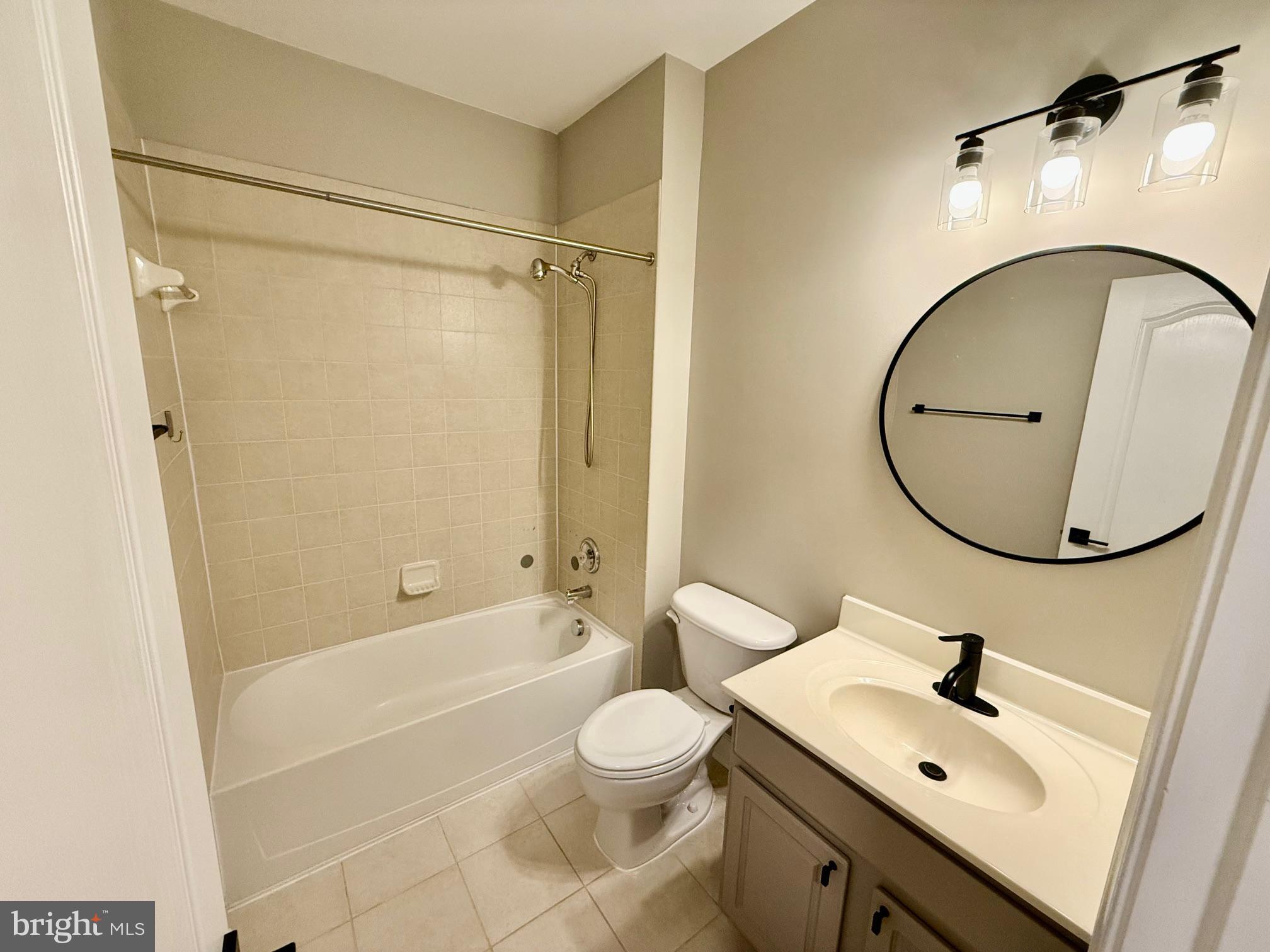 BUCKINGHAM STATION - Residential Lease