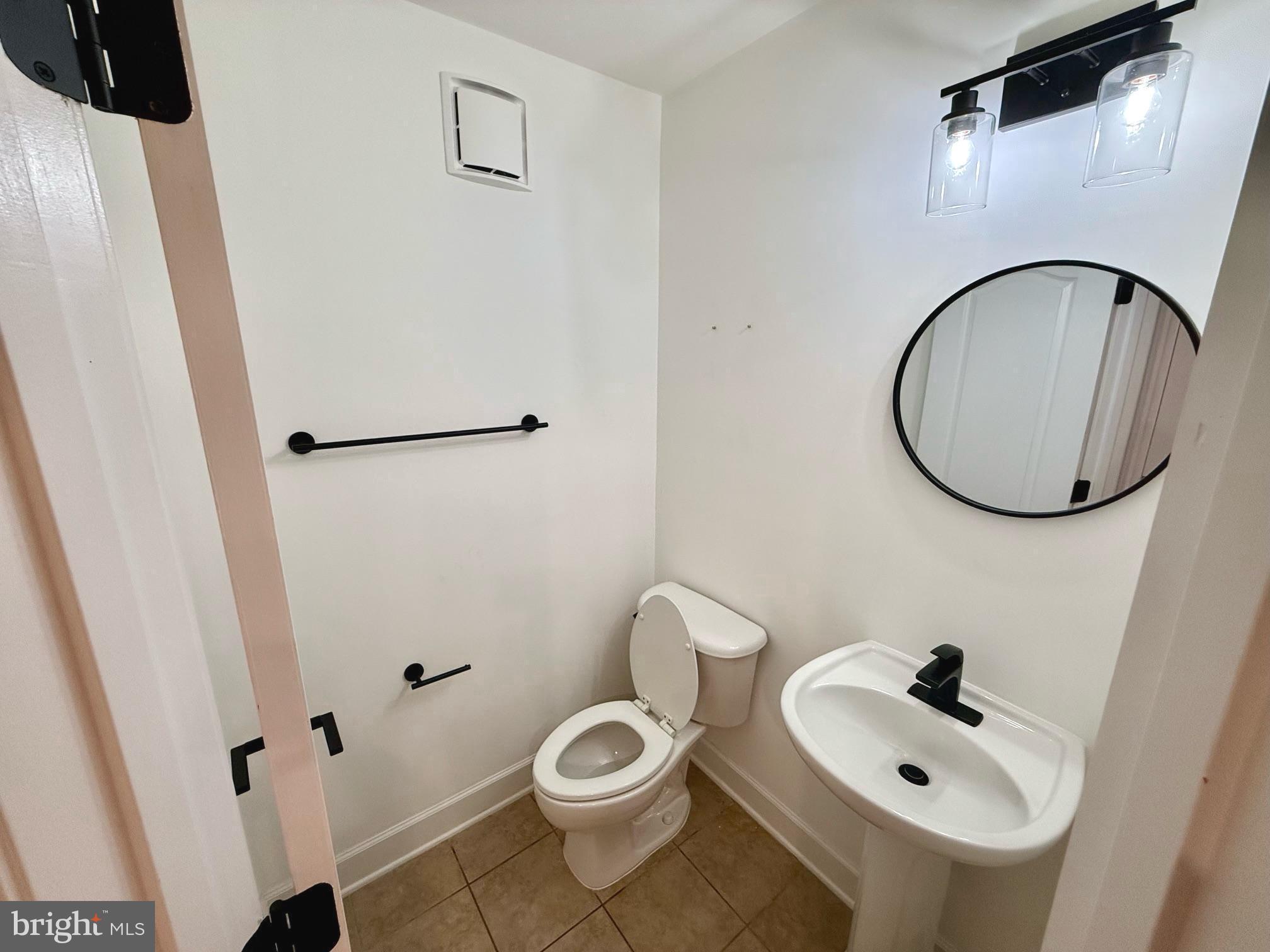 BUCKINGHAM STATION - Residential Lease