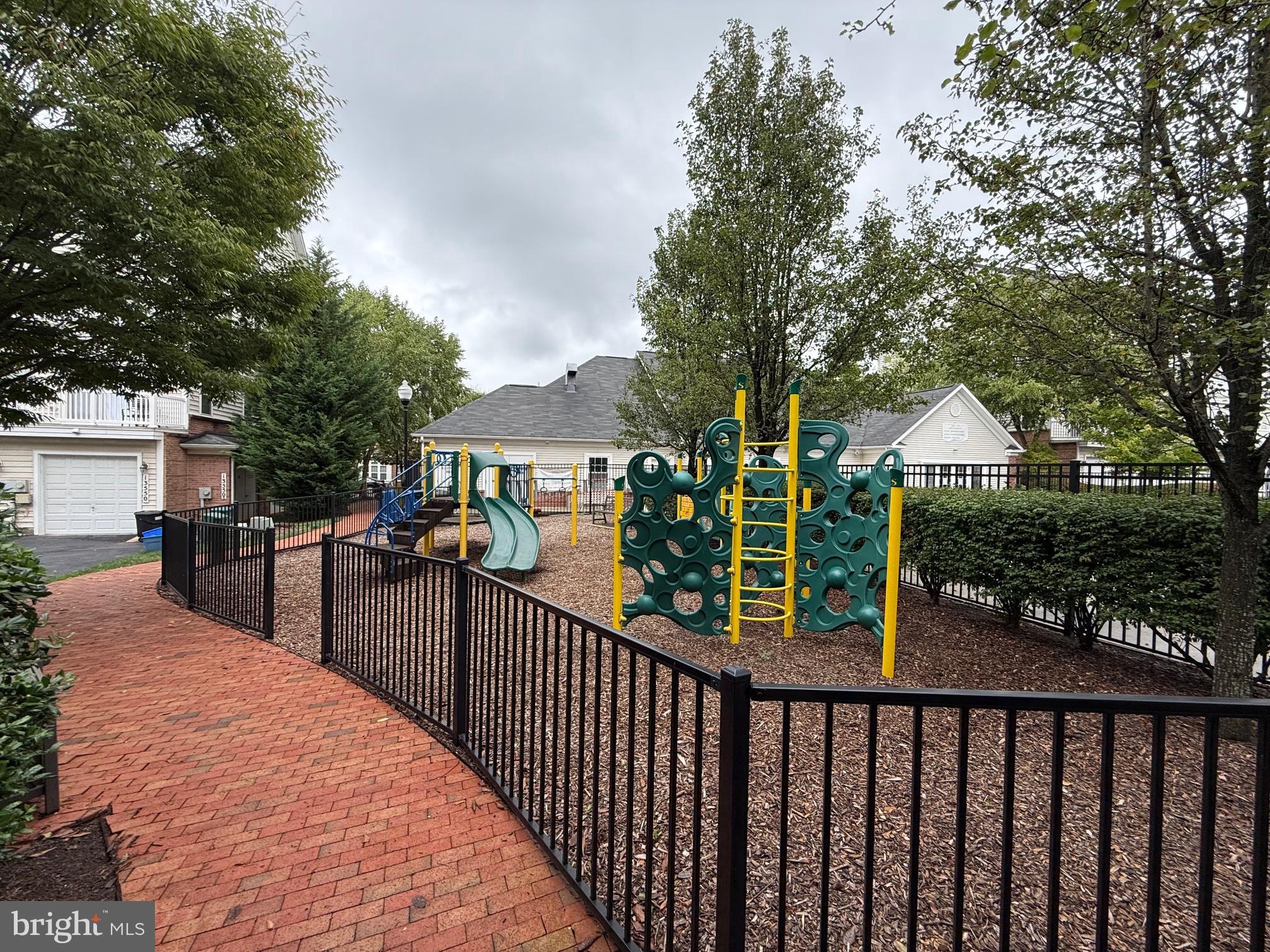 BUCKINGHAM STATION - Residential Lease