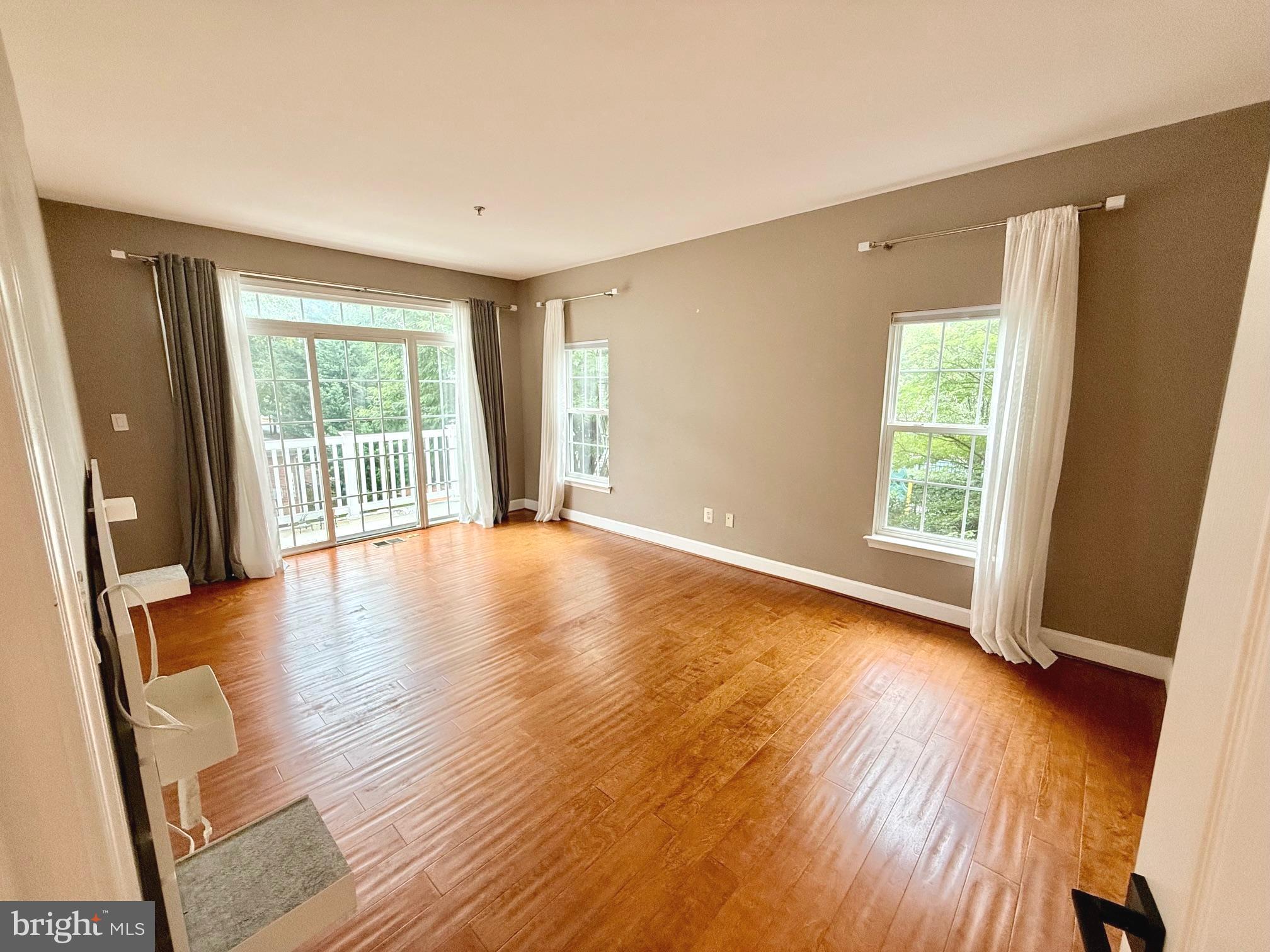 BUCKINGHAM STATION - Residential Lease