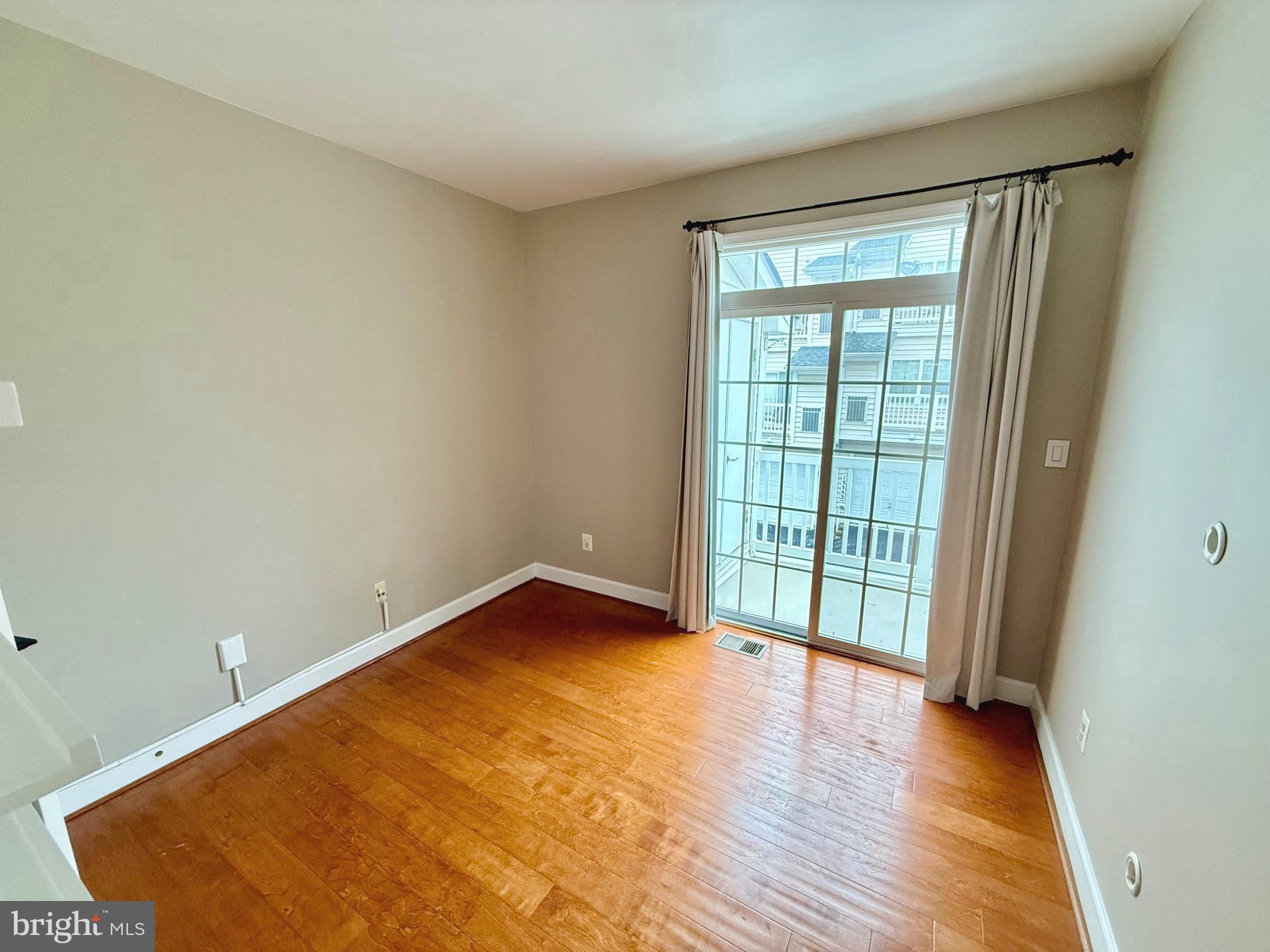 BUCKINGHAM STATION - Residential Lease