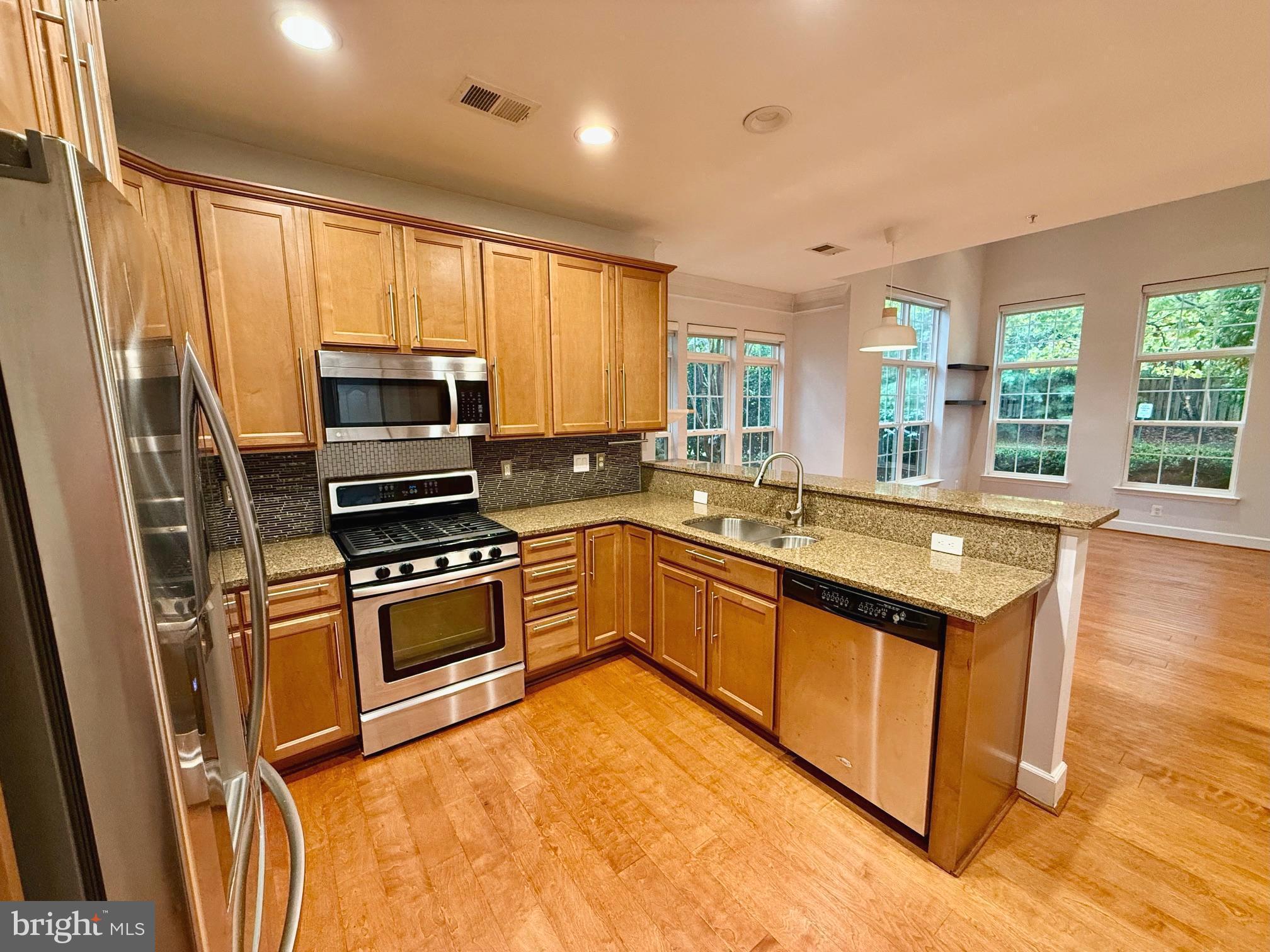 BUCKINGHAM STATION - Residential Lease