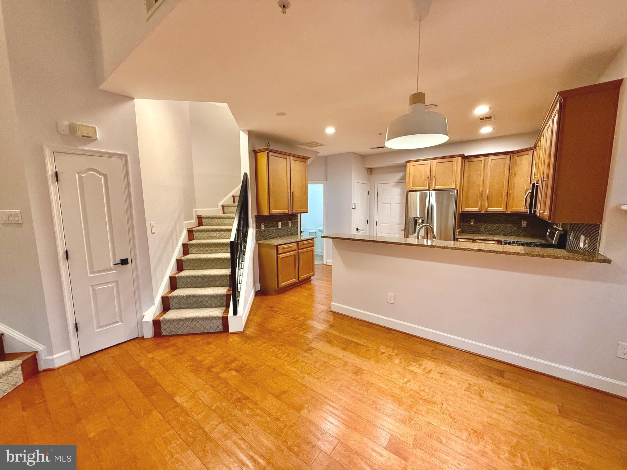 BUCKINGHAM STATION - Residential Lease