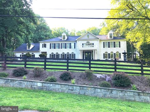 Photo of 10813 Lockland Road, POTOMAC, MD 20854 (MLS # MDMC2169588)
