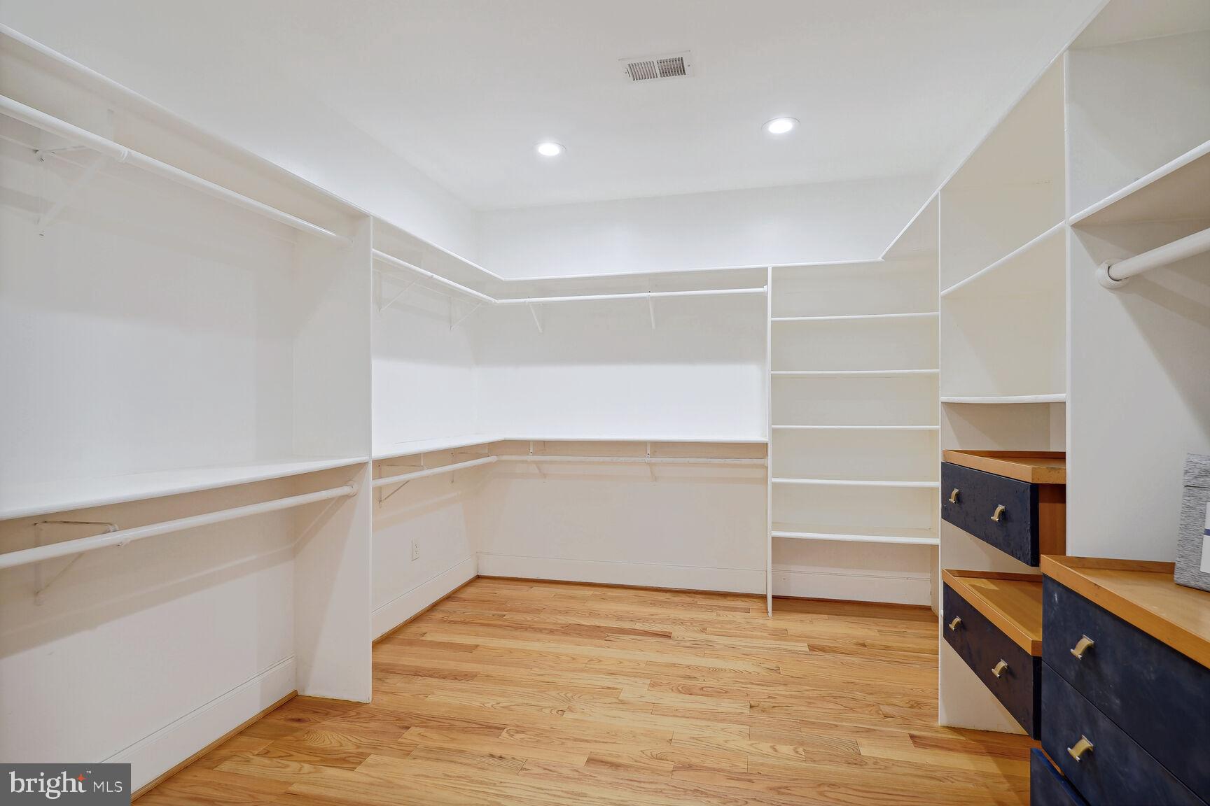 POTOMAC OUTSIDE - Residential