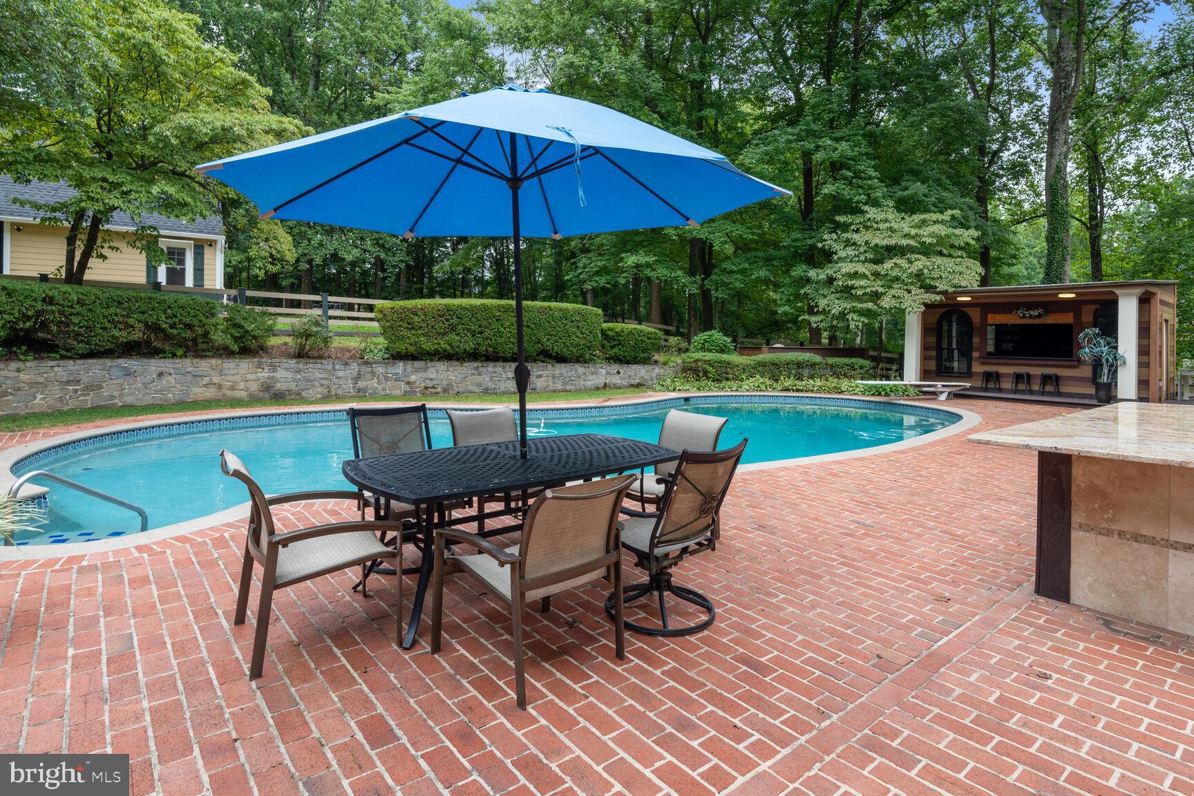 POTOMAC OUTSIDE - Residential