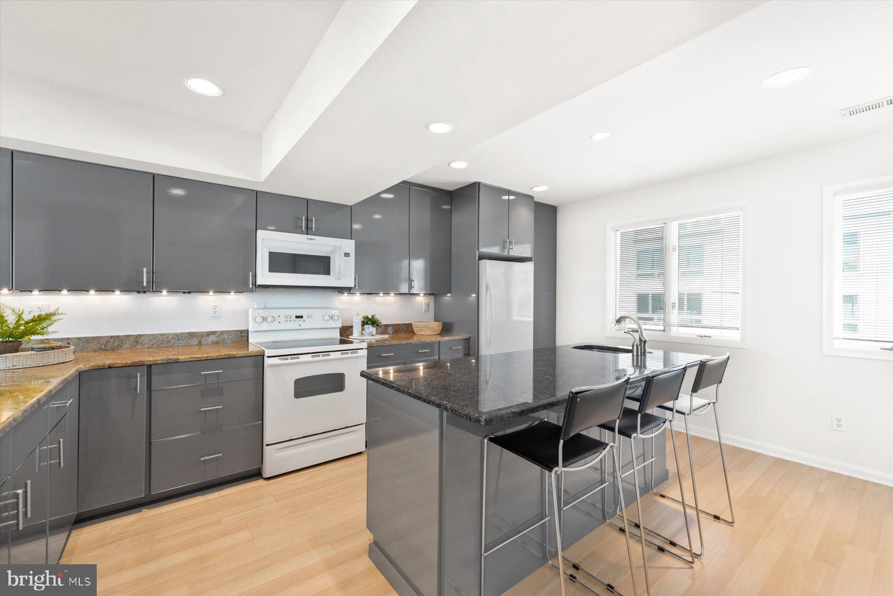 TOWER SHORES - Residential