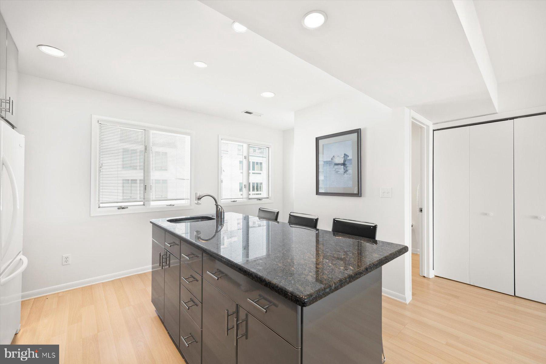 TOWER SHORES - Residential