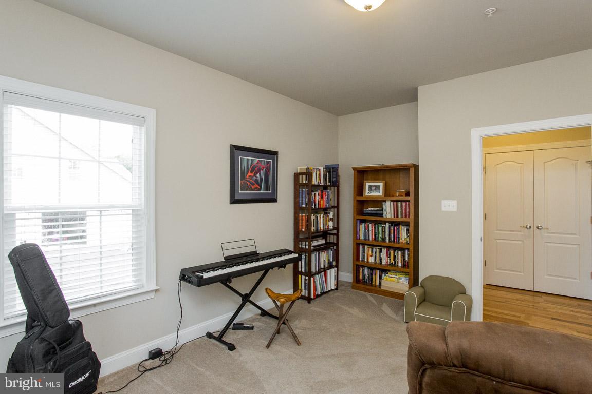 OAKLAND HALL - Residential