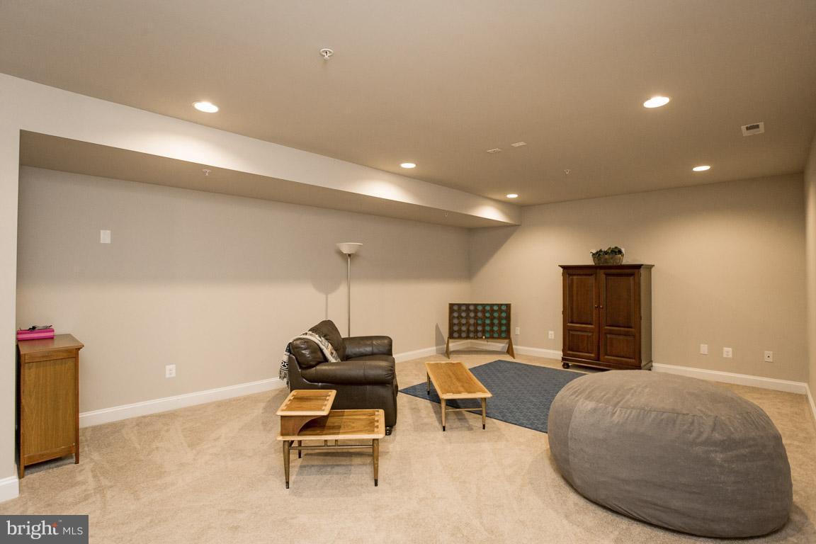 OAKLAND HALL - Residential