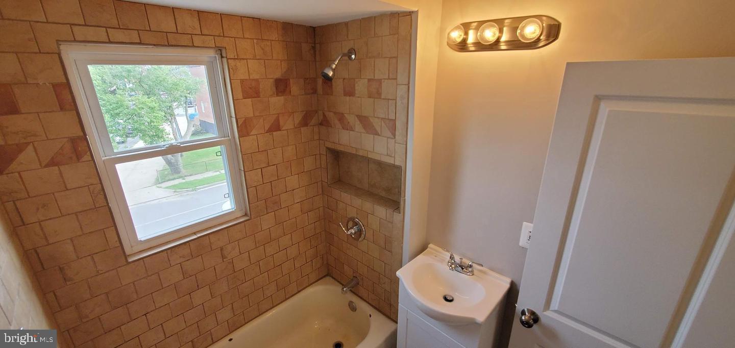 ESSEX - Residential Lease